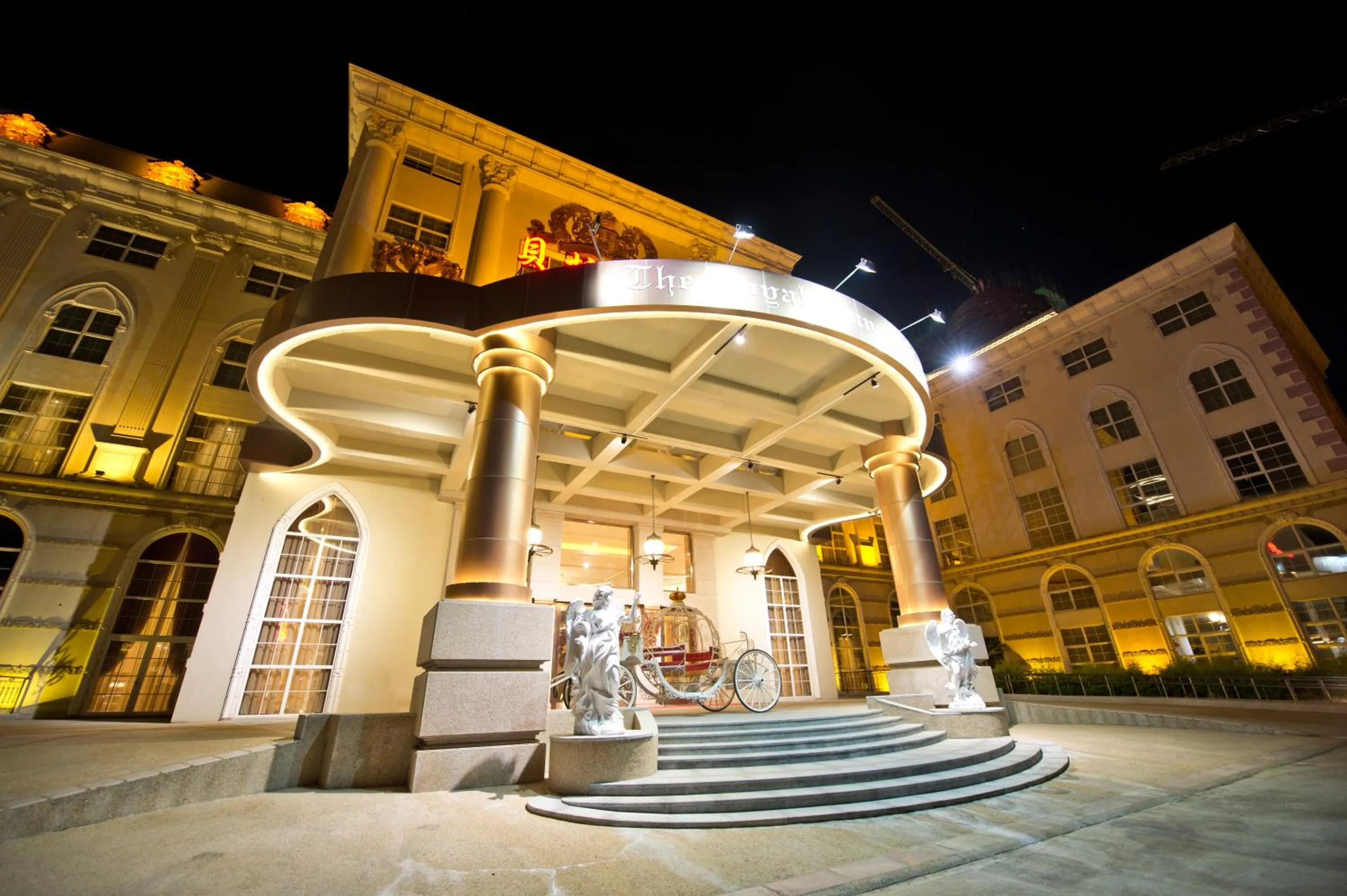 Facade/entrance in The Royal Pinnacle Hotel