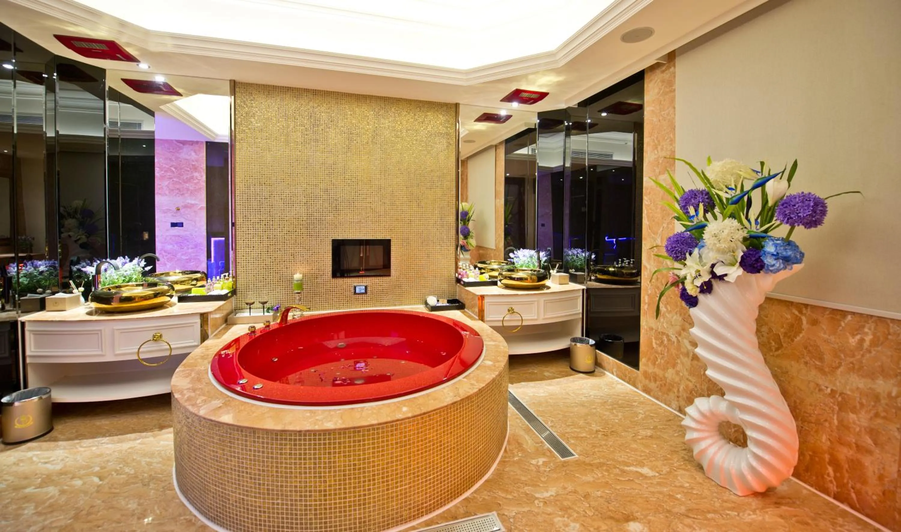 Toilet in The Royal Pinnacle Hotel