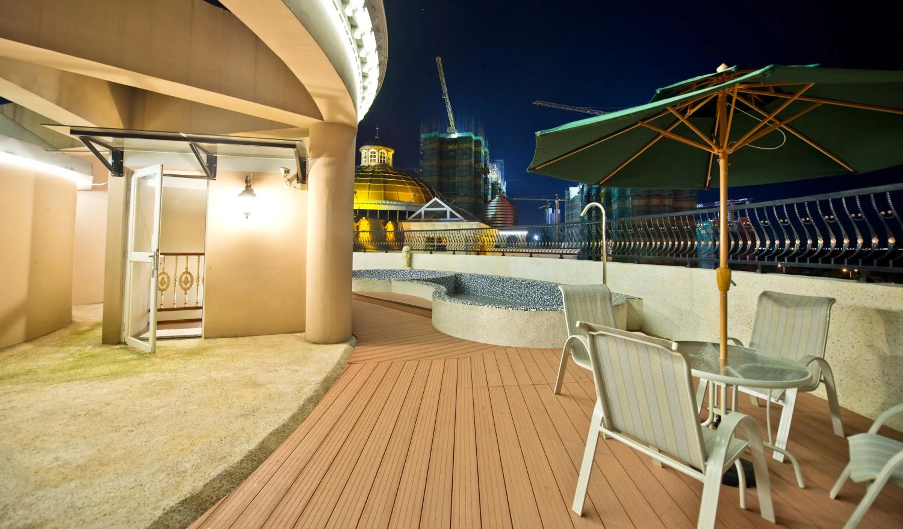 The Royal Pinnacle Hotel