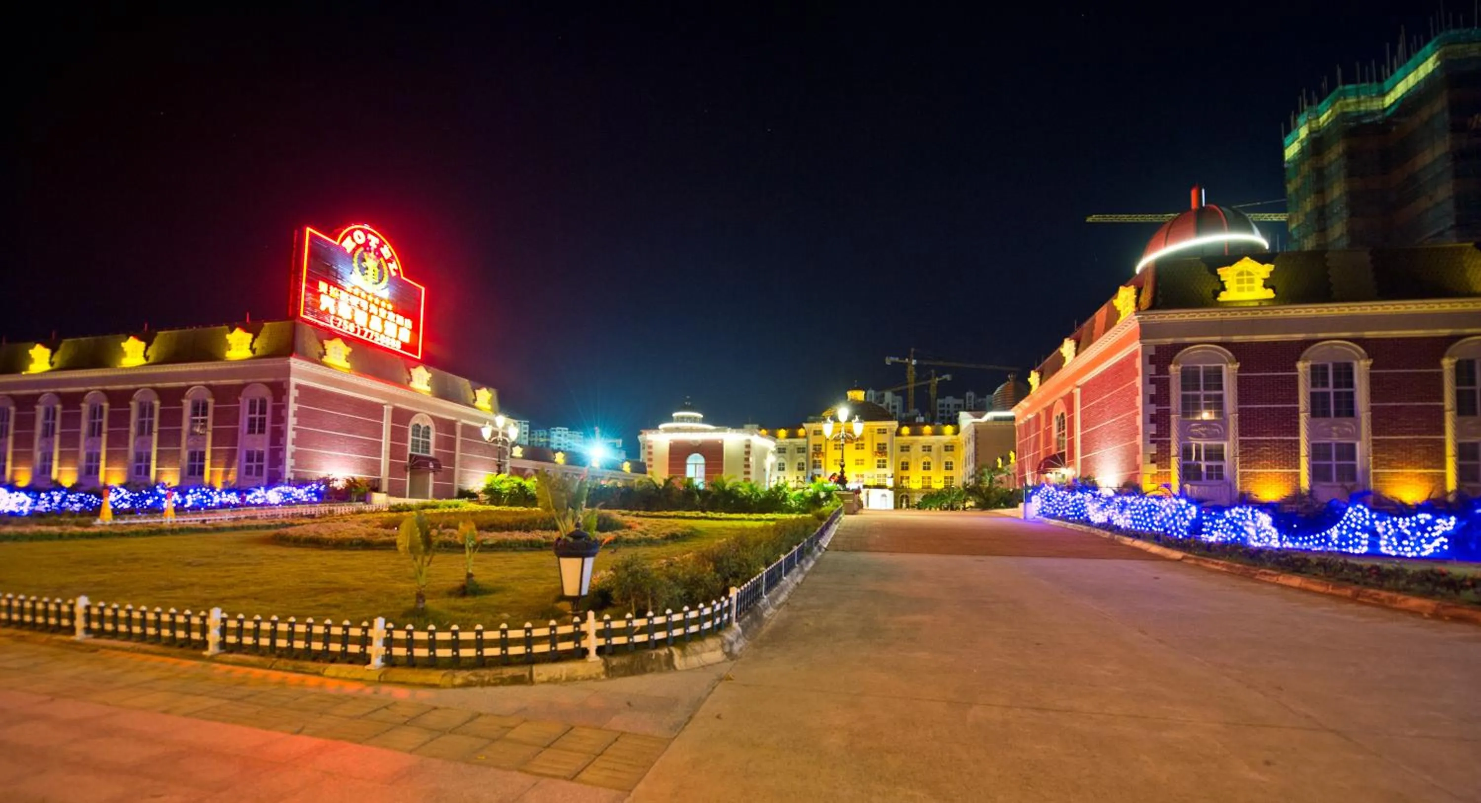 Garden in The Royal Pinnacle Hotel