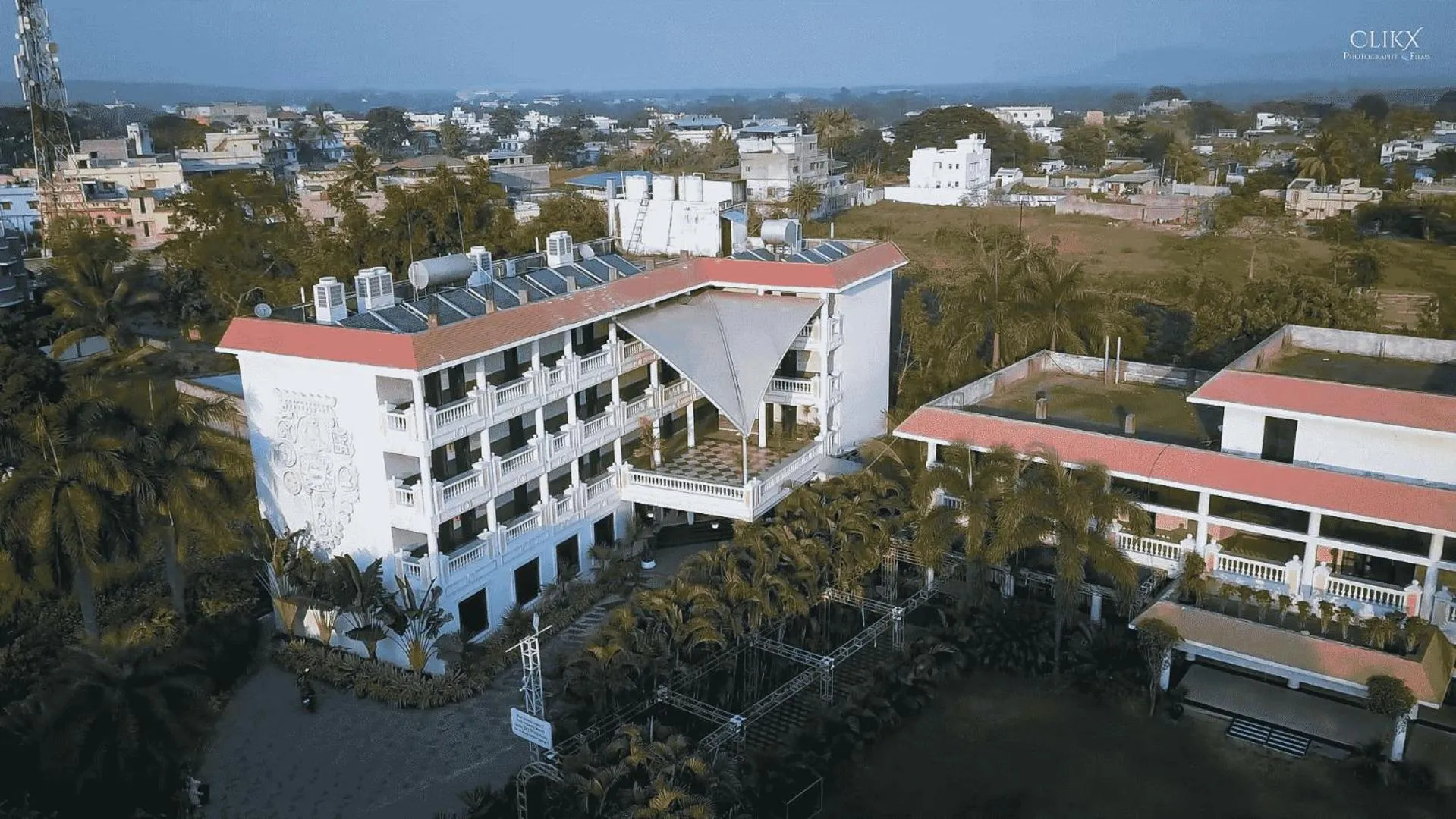 Property building in Hotel Royal Retreat