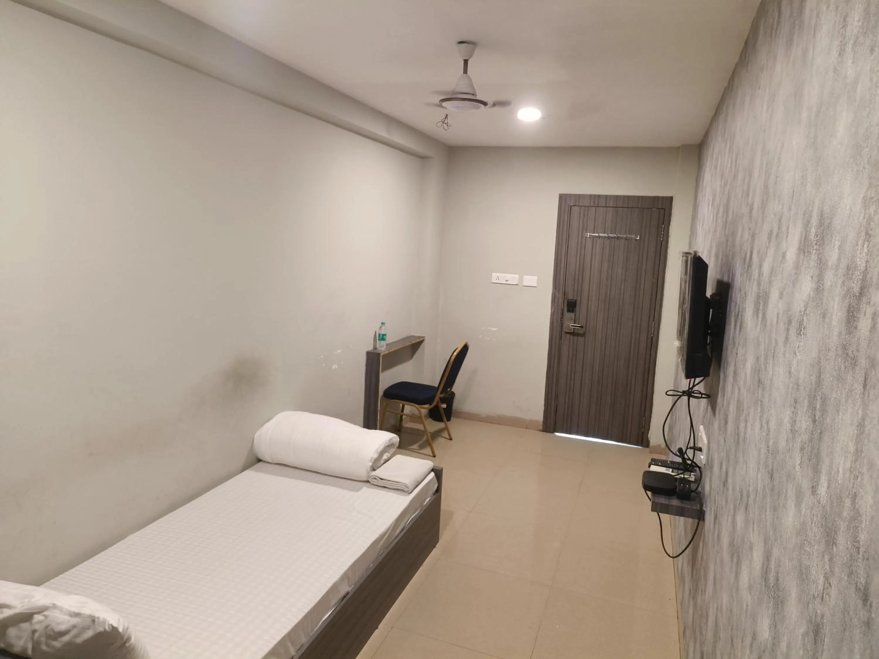 Bedroom, Bed in Hotel Royal Retreat