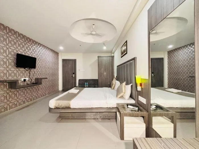 Bed in Hotel Royal Retreat