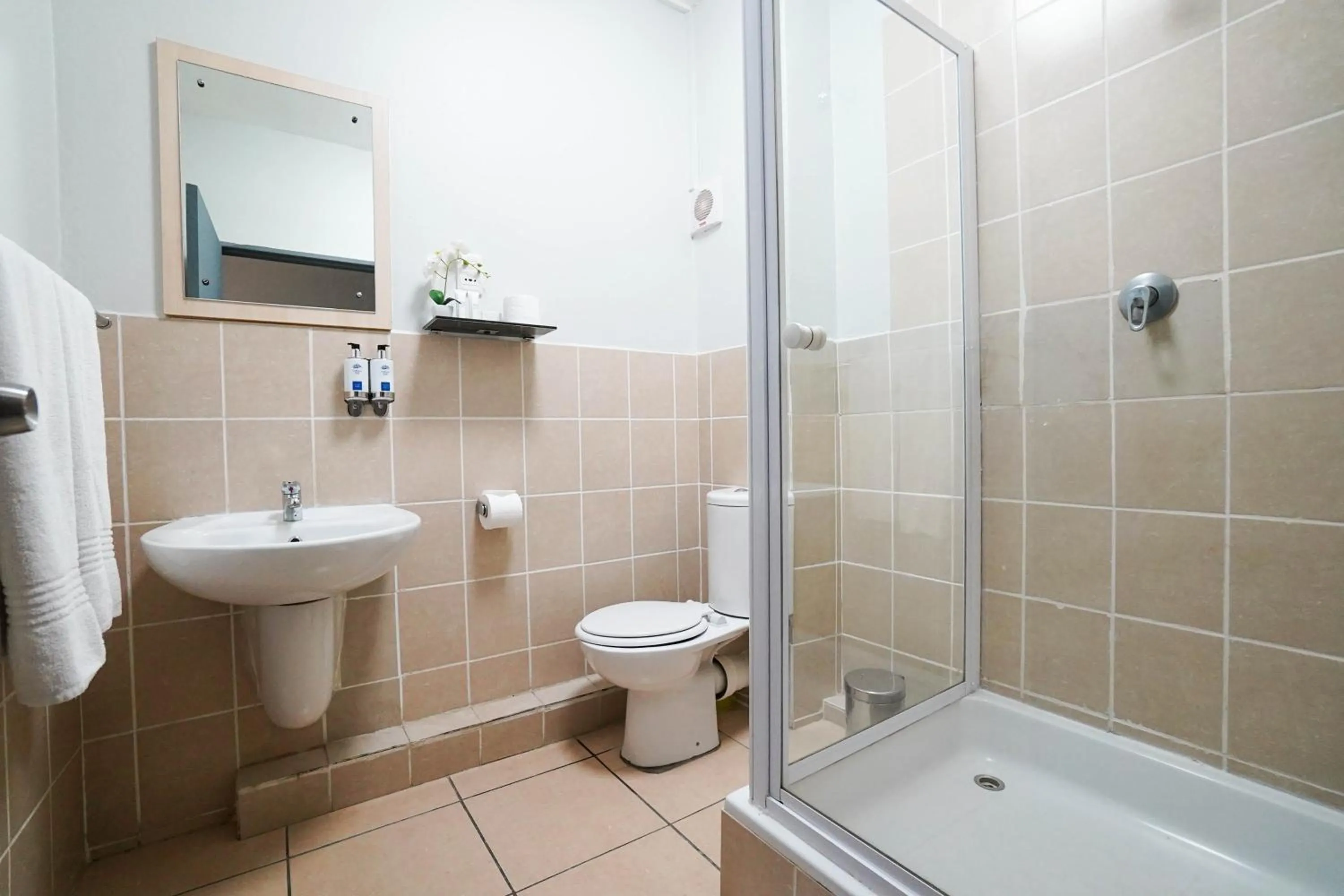 Bathroom in Inani Hotel Gallagher