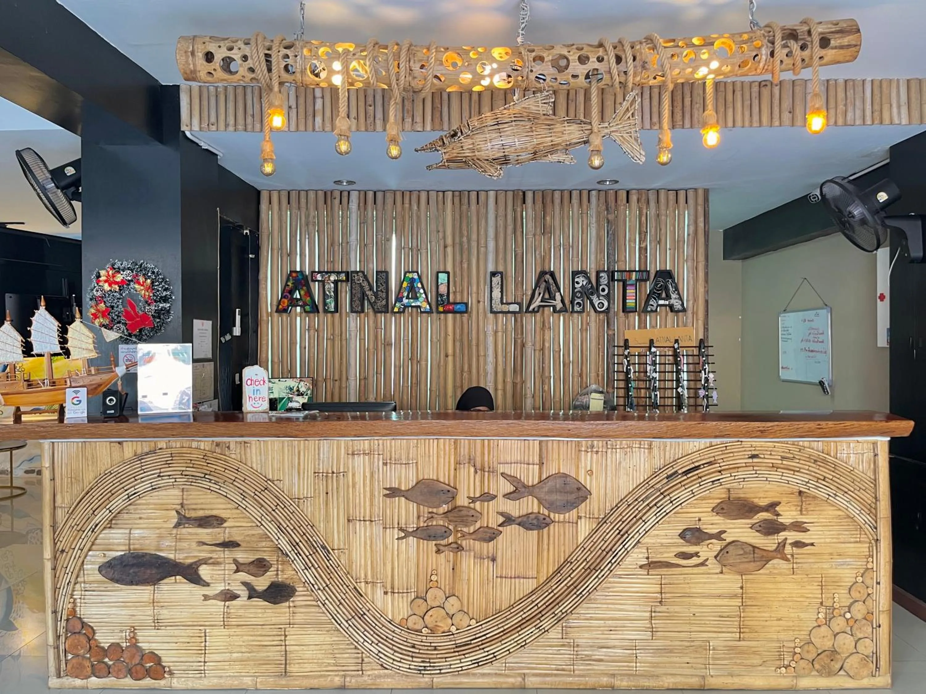 Lobby or reception in The Atnal Lanta Budget and Eco Friendly hotel in Koh Lanta