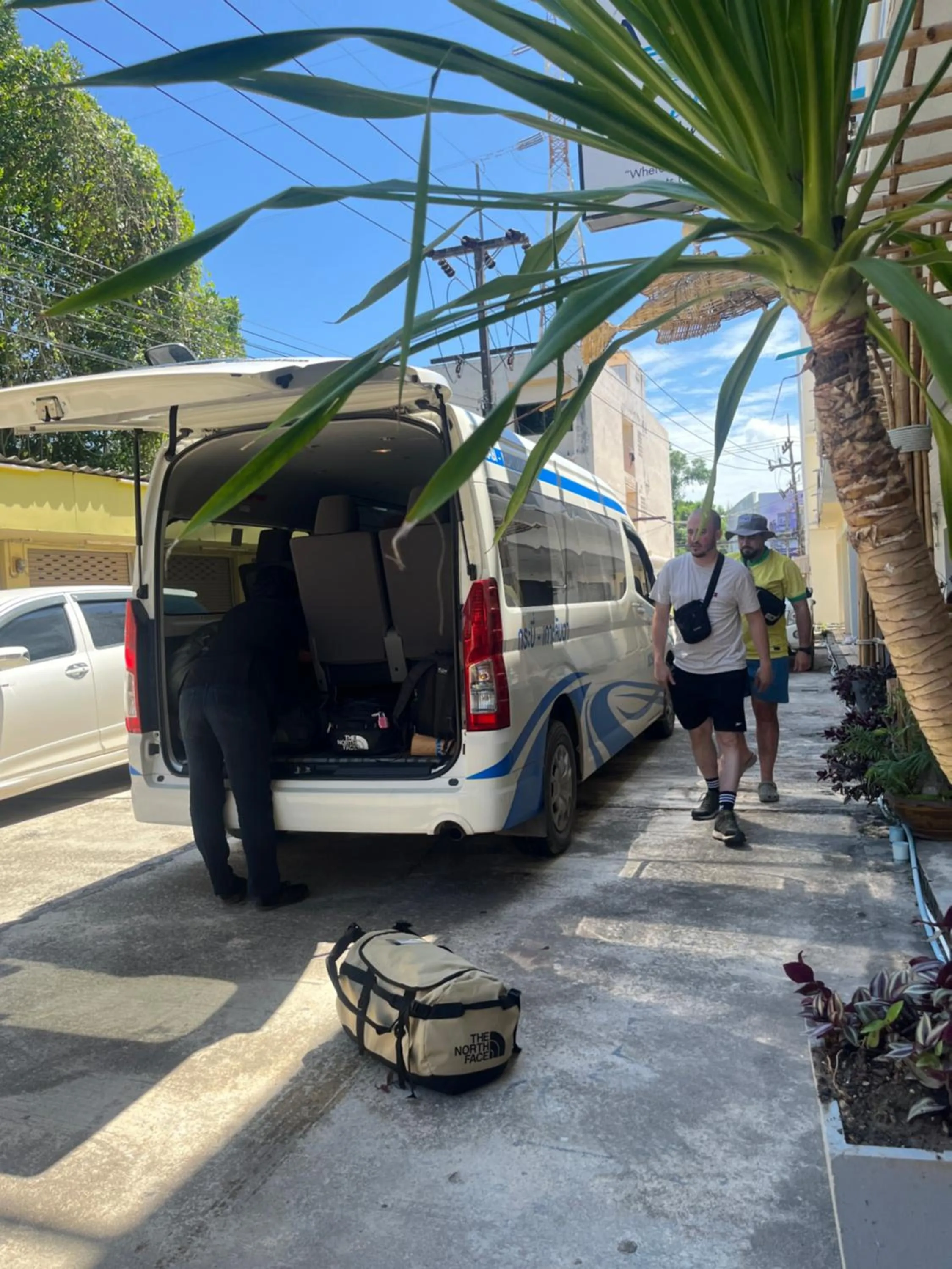 group of guests in The Atnal Lanta Budget and Eco Friendly hotel in Koh Lanta