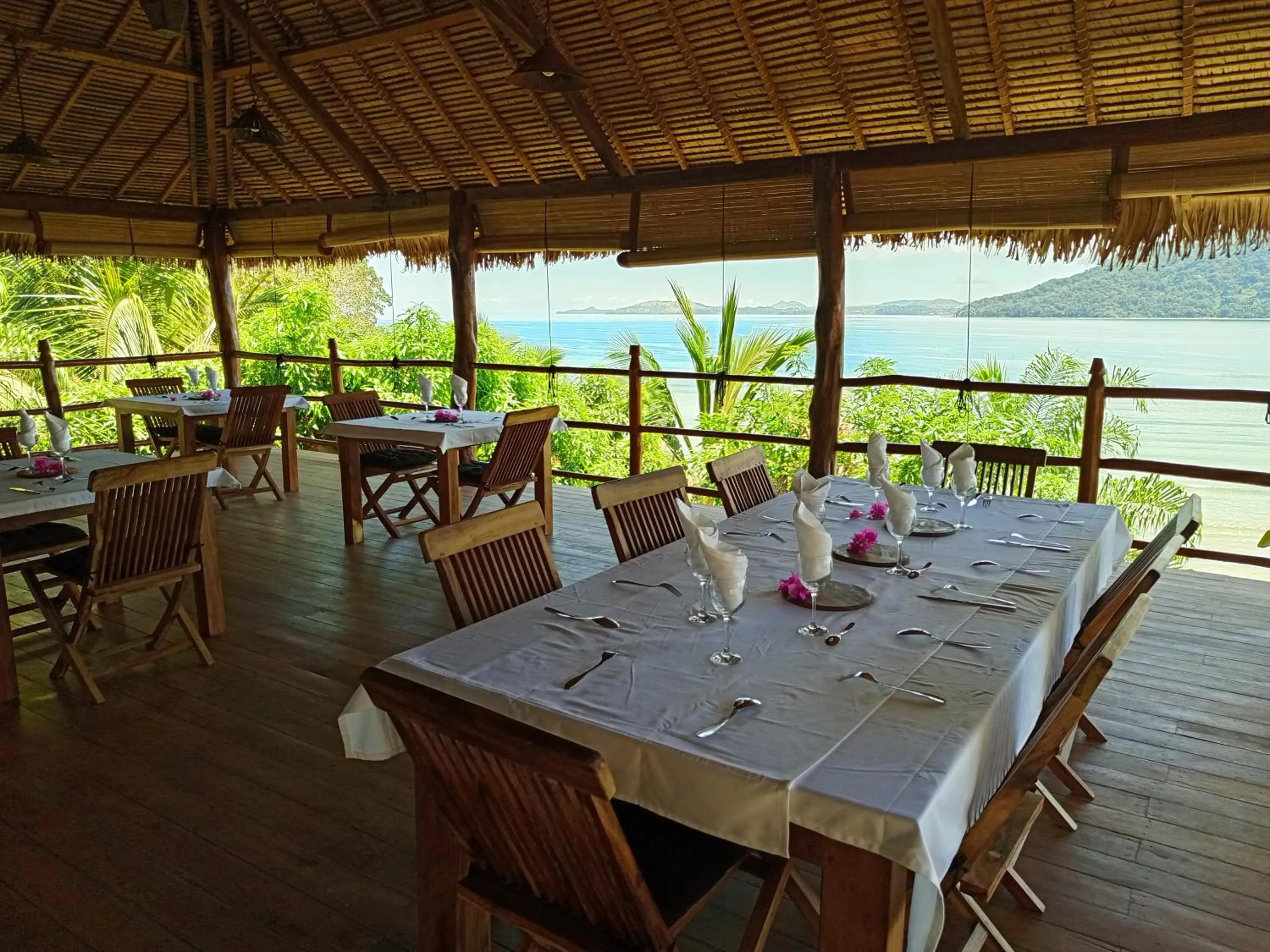 Restaurant/places to eat in Tiki Komba