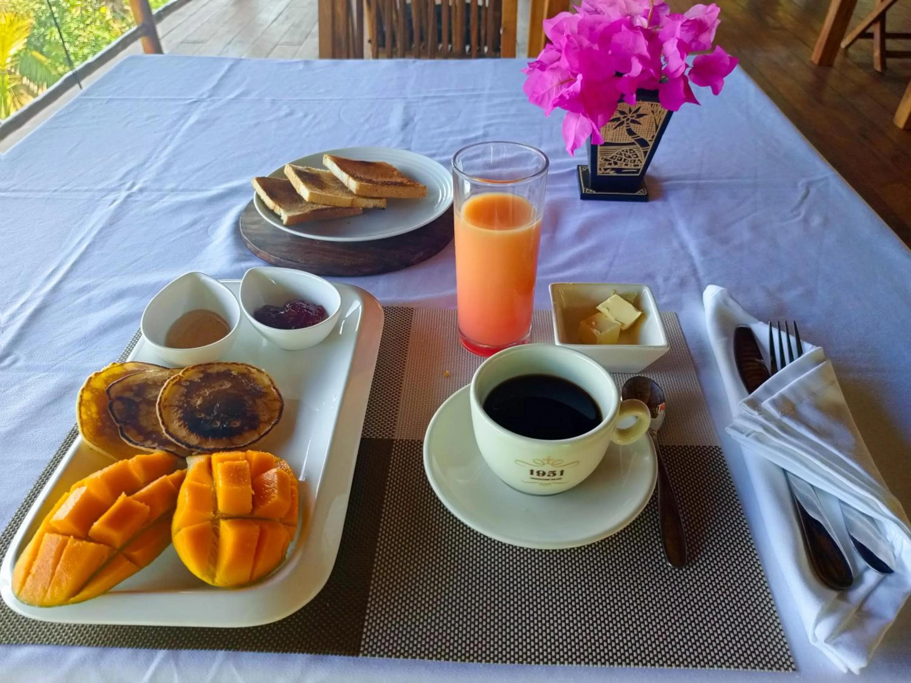 Breakfast in Tiki Komba