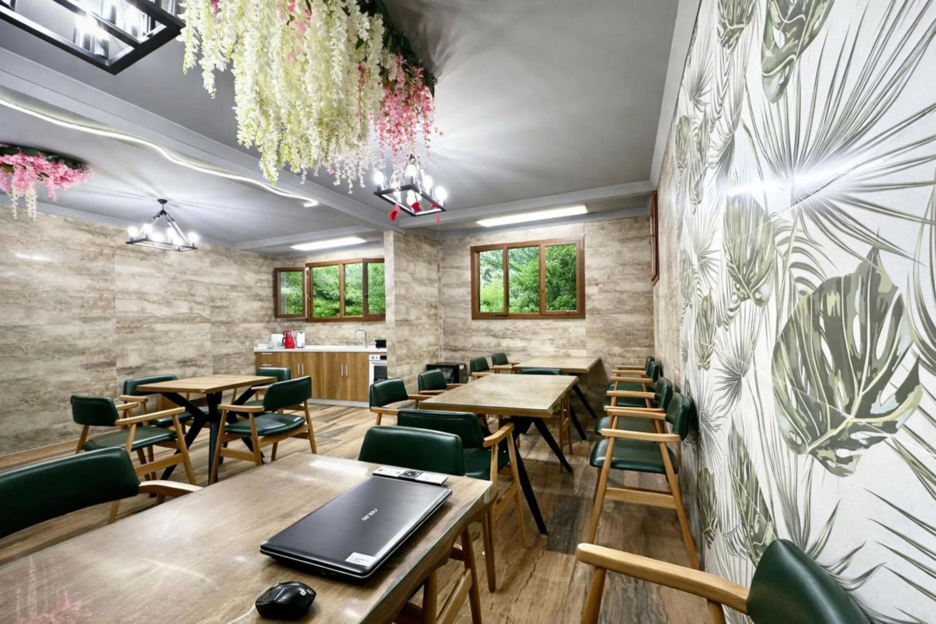 Restaurant/places to eat in Kilic Boutique Hotel