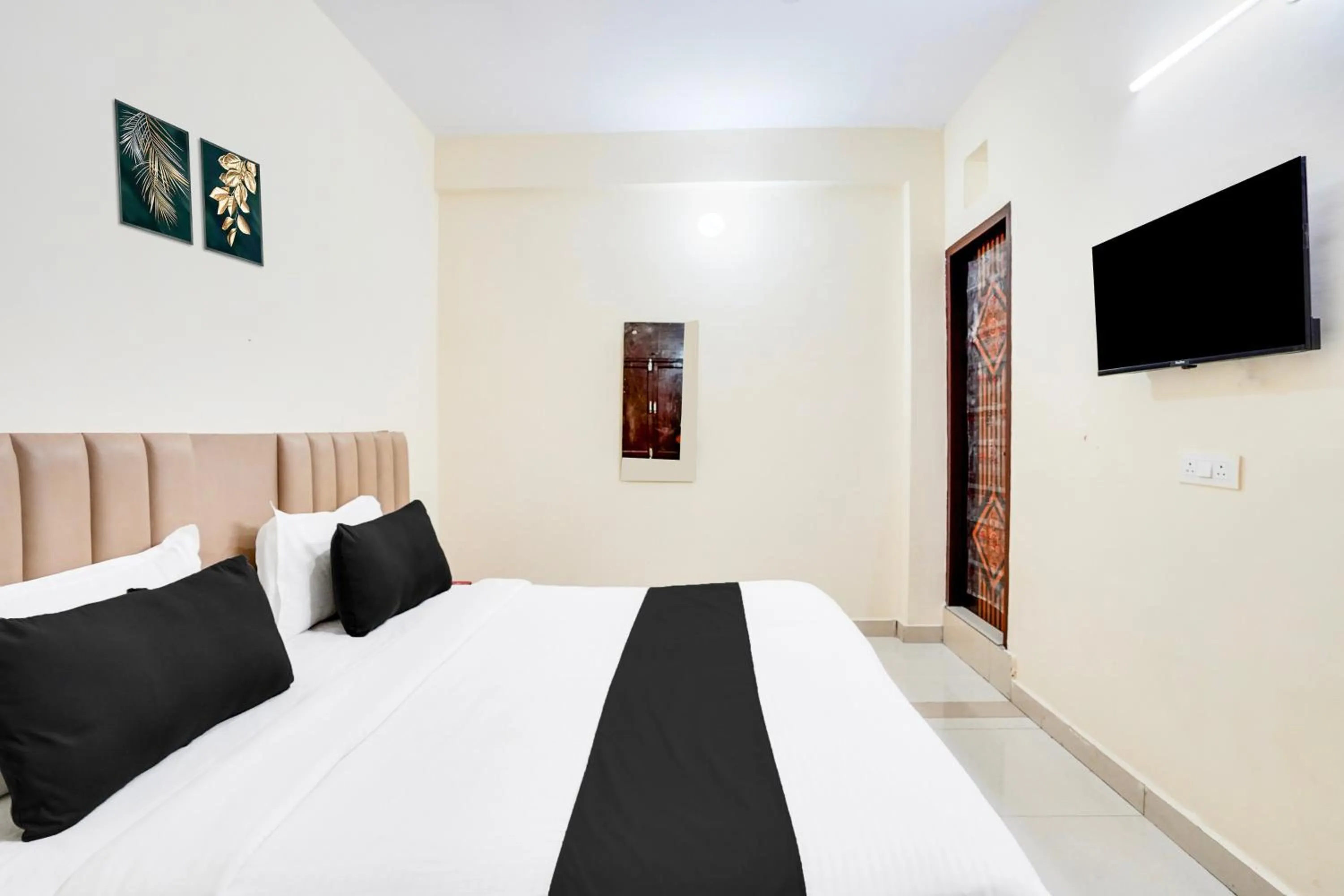 Bedroom, Bed in Hotel O YATRA INN