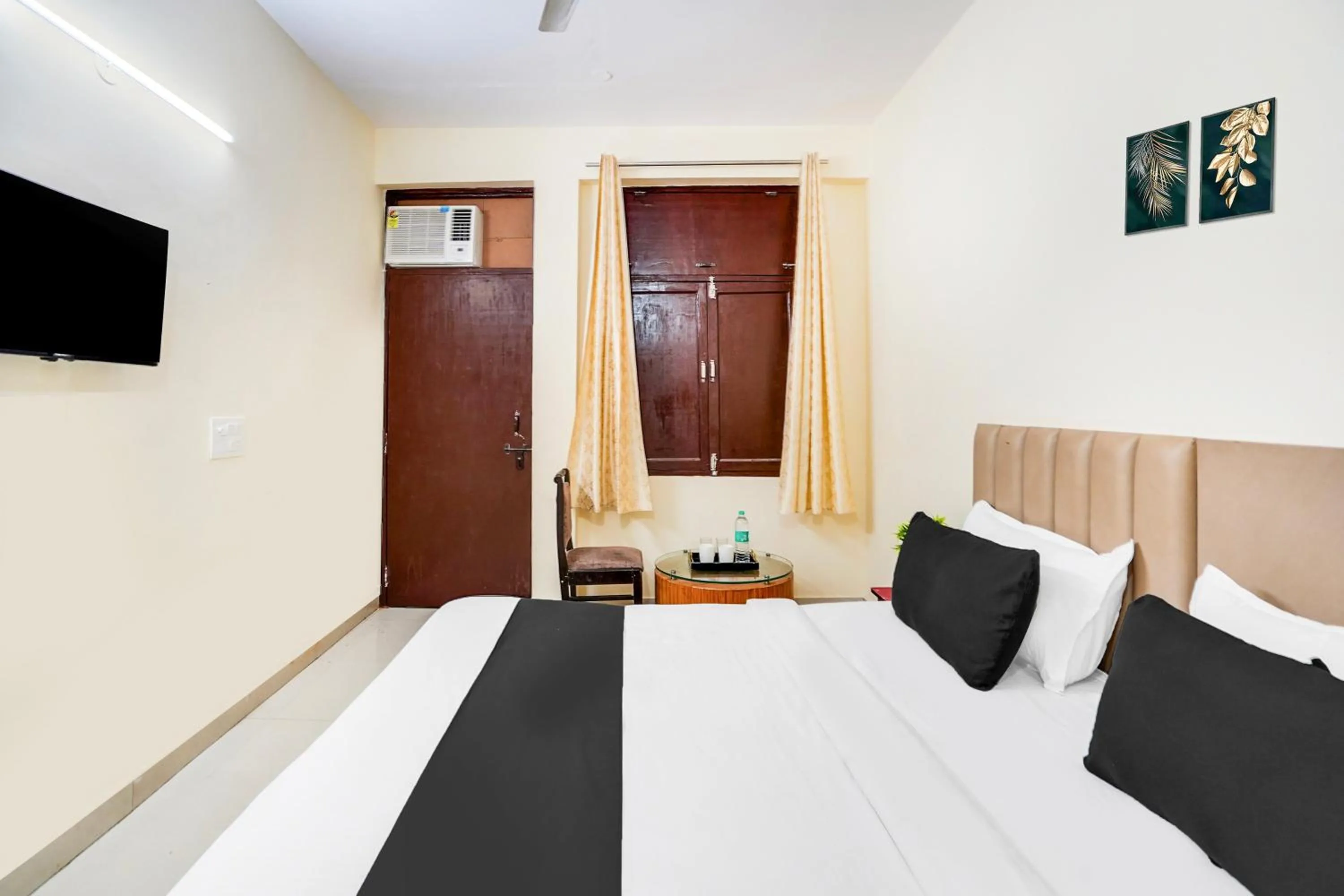 Bedroom, Bed in Hotel O YATRA INN