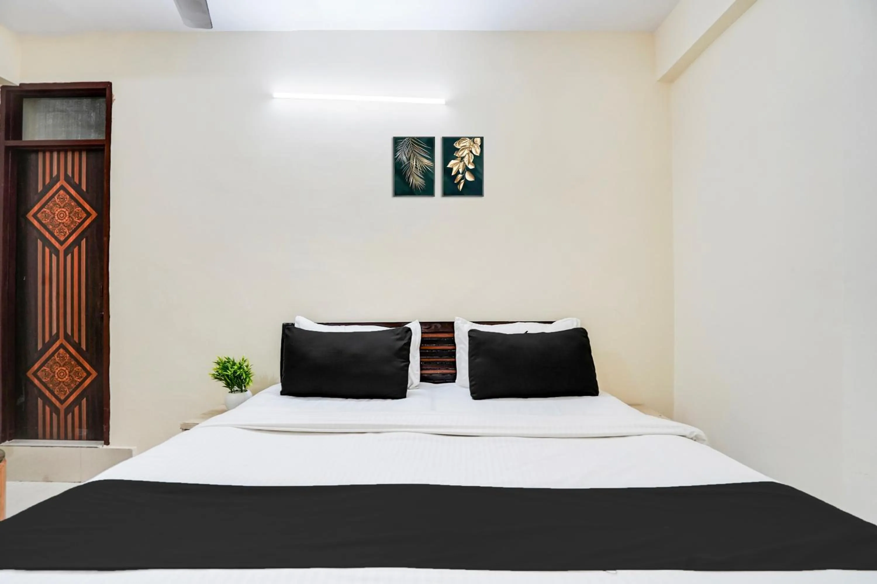 Bedroom, Bed in Hotel O YATRA INN