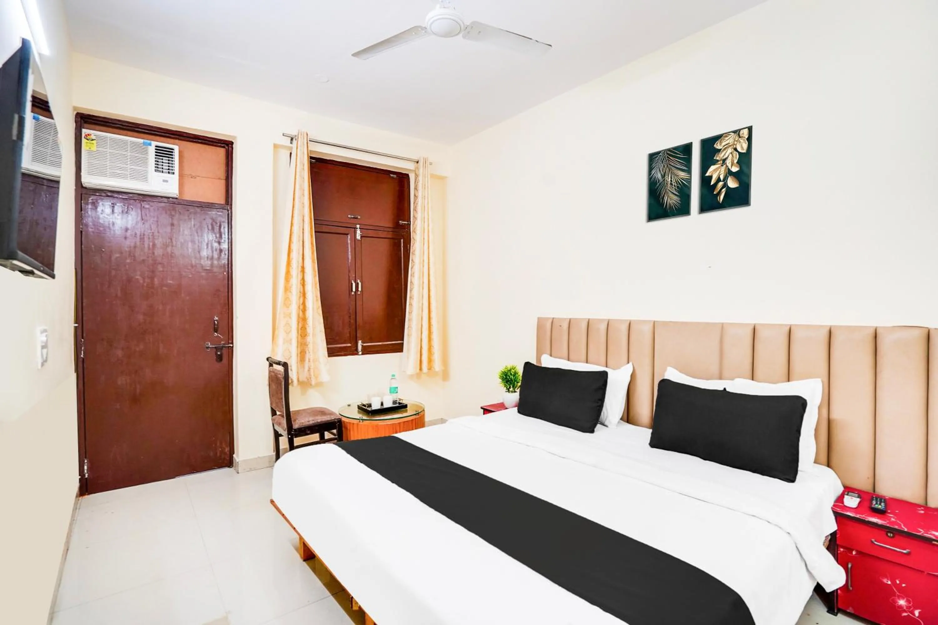 Bedroom, Bed in Hotel O YATRA INN