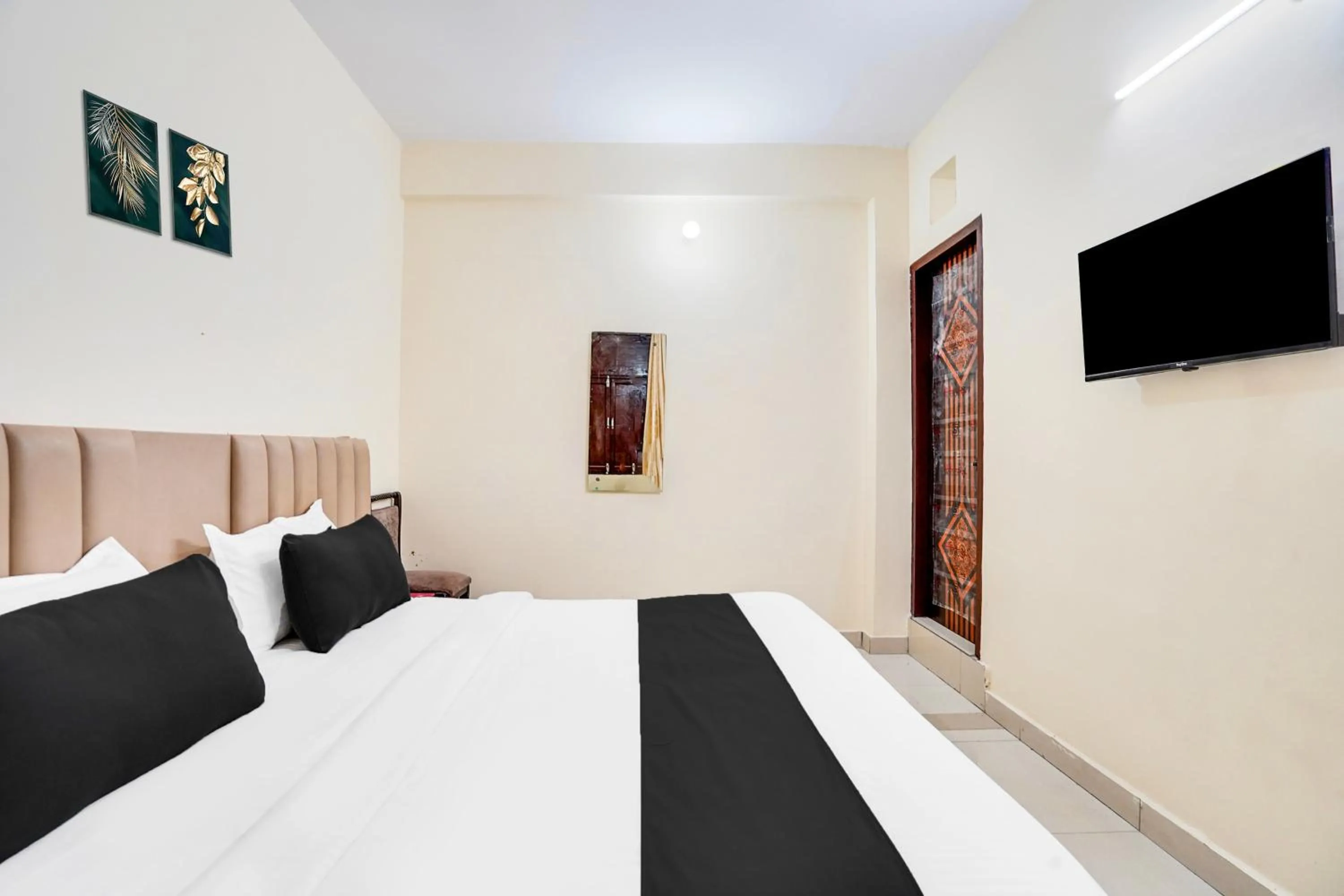 Bedroom, Bed in Hotel O YATRA INN