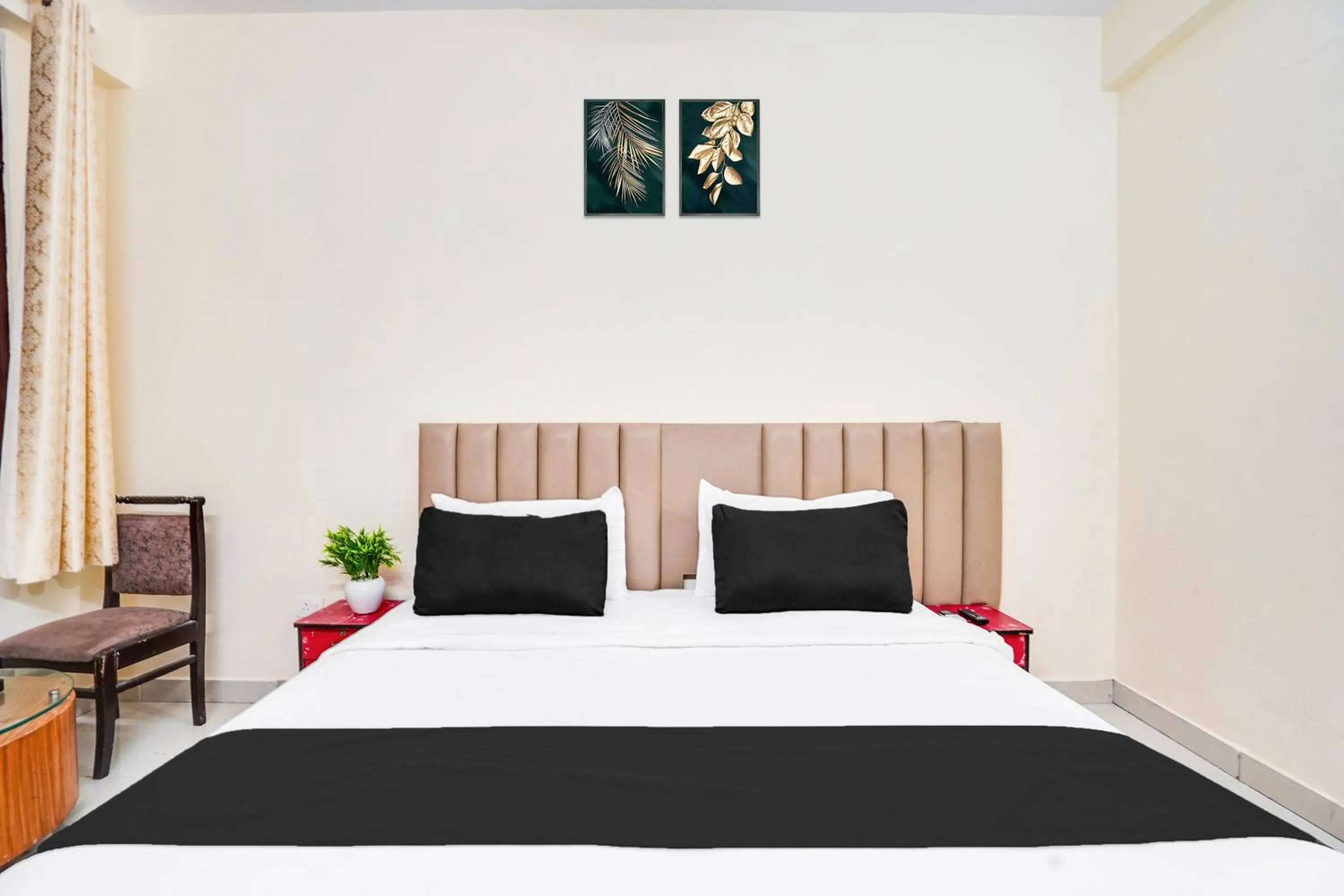 Bedroom, Bed in Hotel O YATRA INN