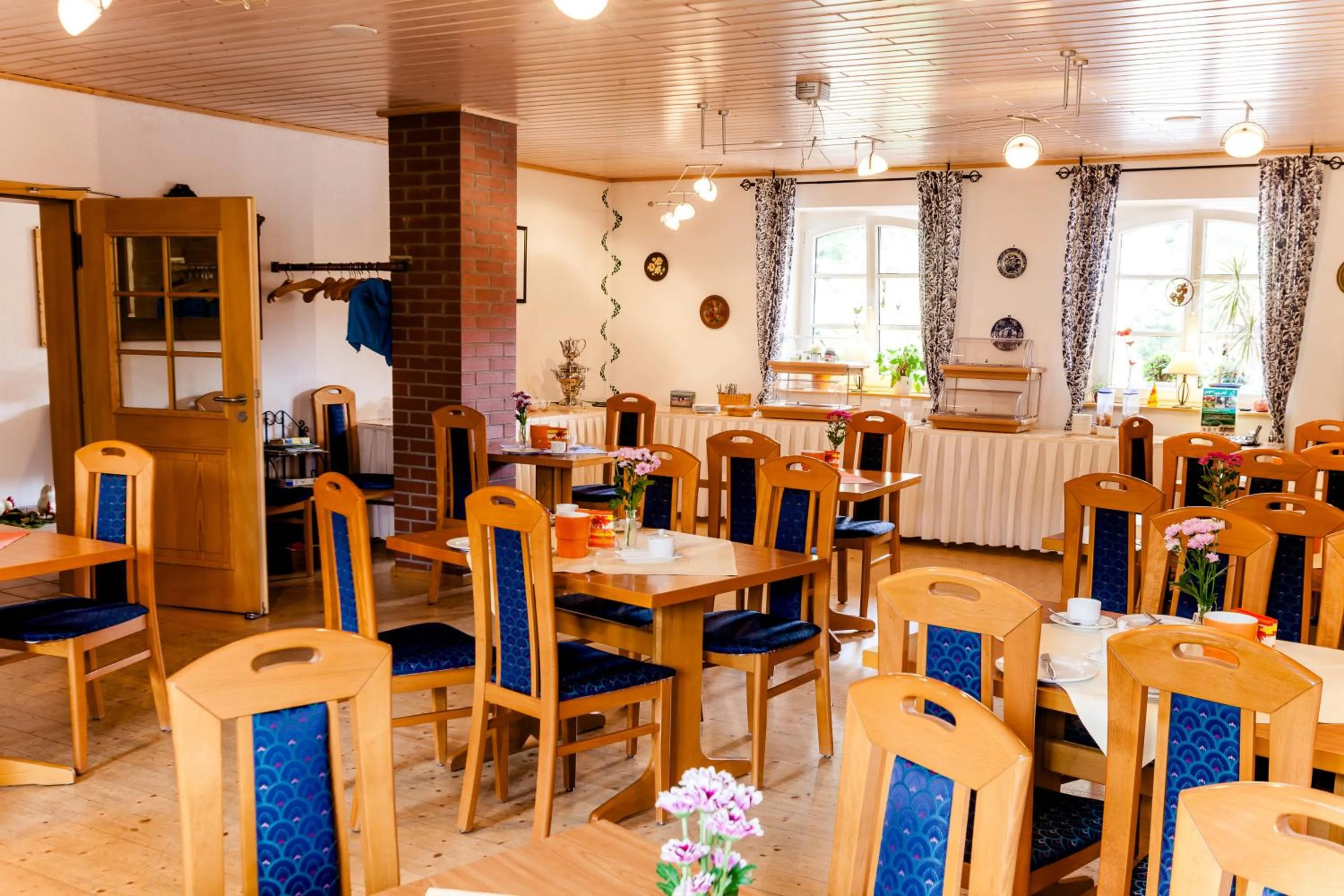 Dining area in Meyers