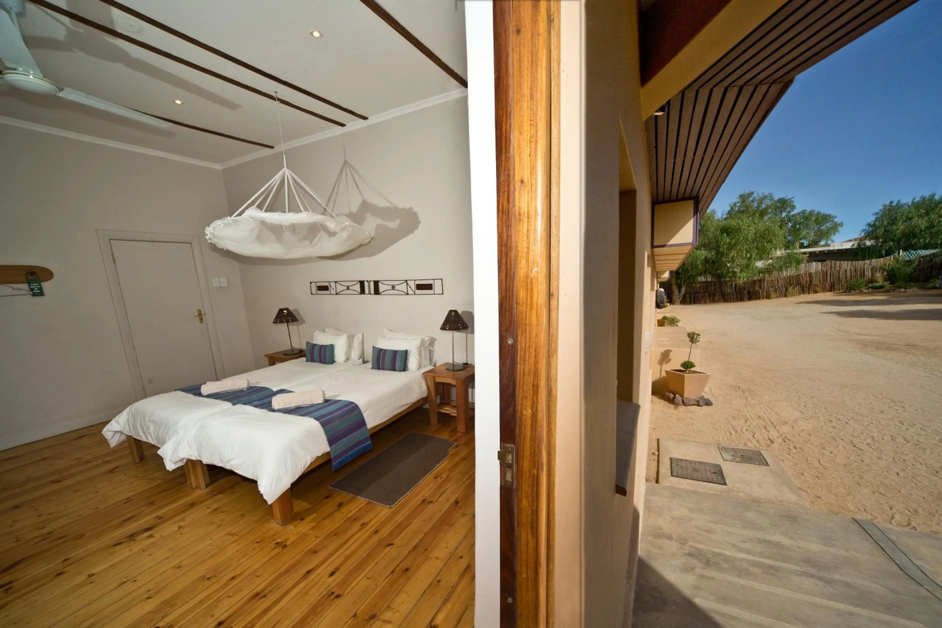 Bedroom, Bed in Bahnhof Hotel Aus