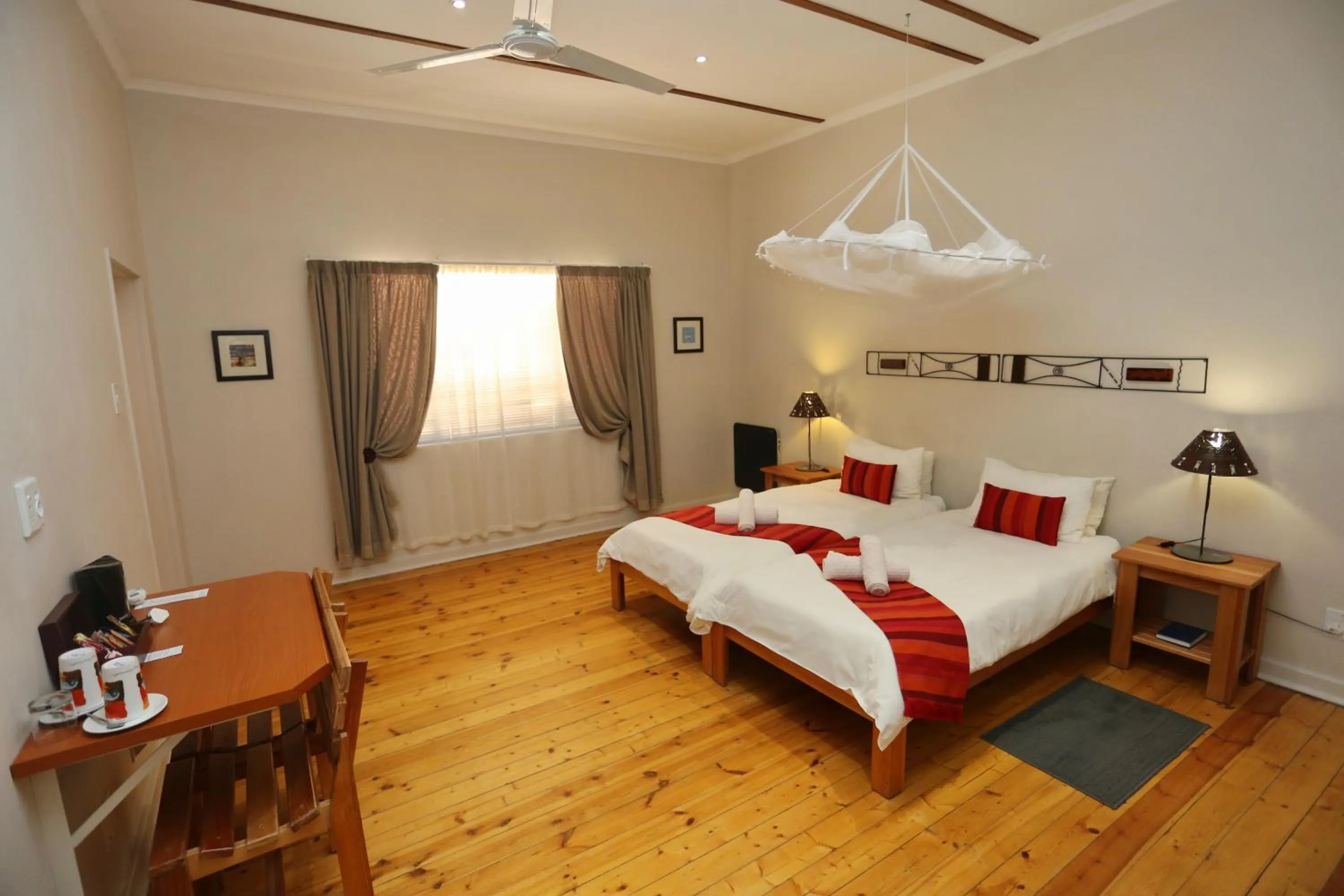 Bedroom, Bed in Bahnhof Hotel Aus