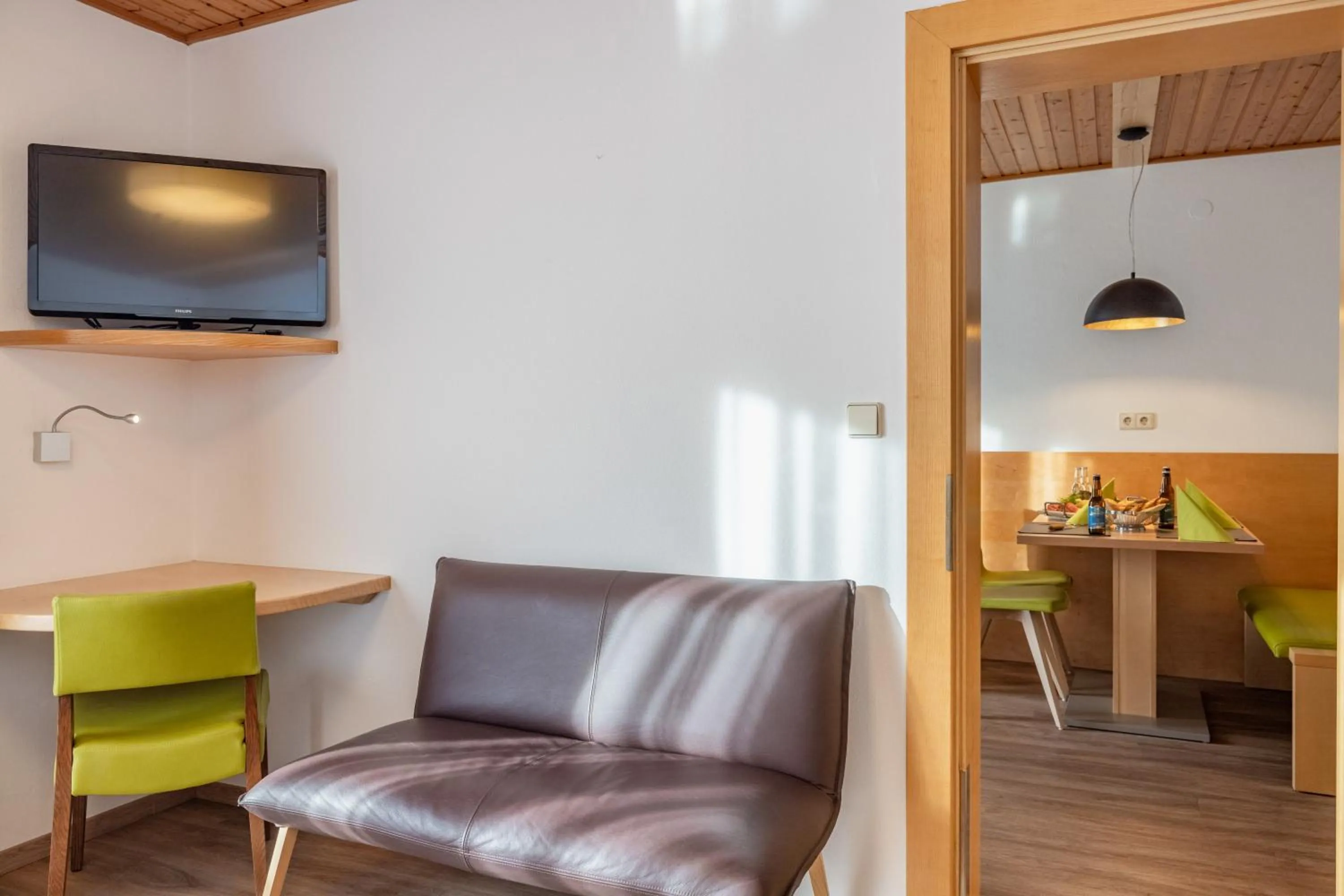 TV and multimedia in nawu apartments & Restaurant