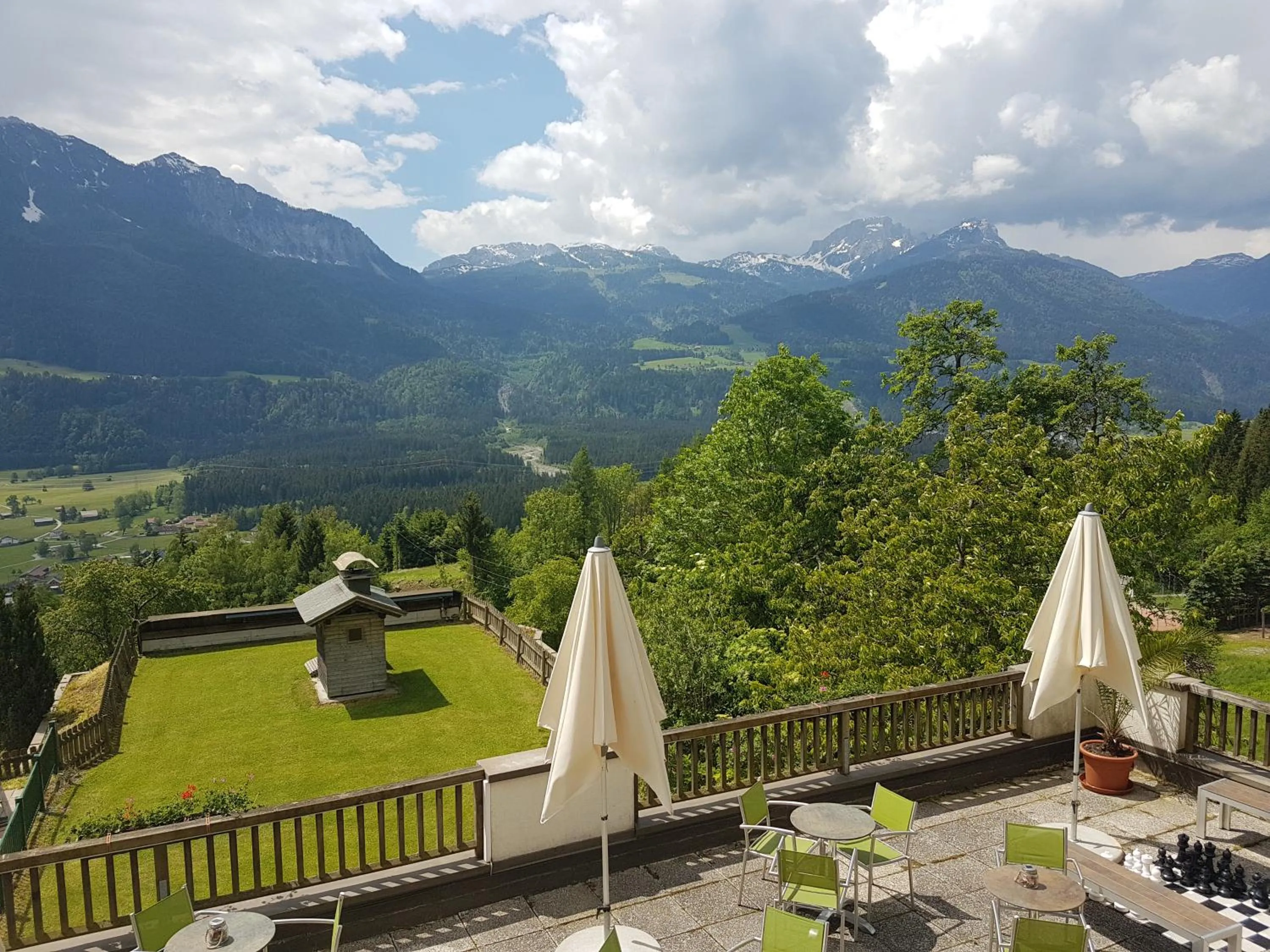 Day in nawu apartments & Restaurant