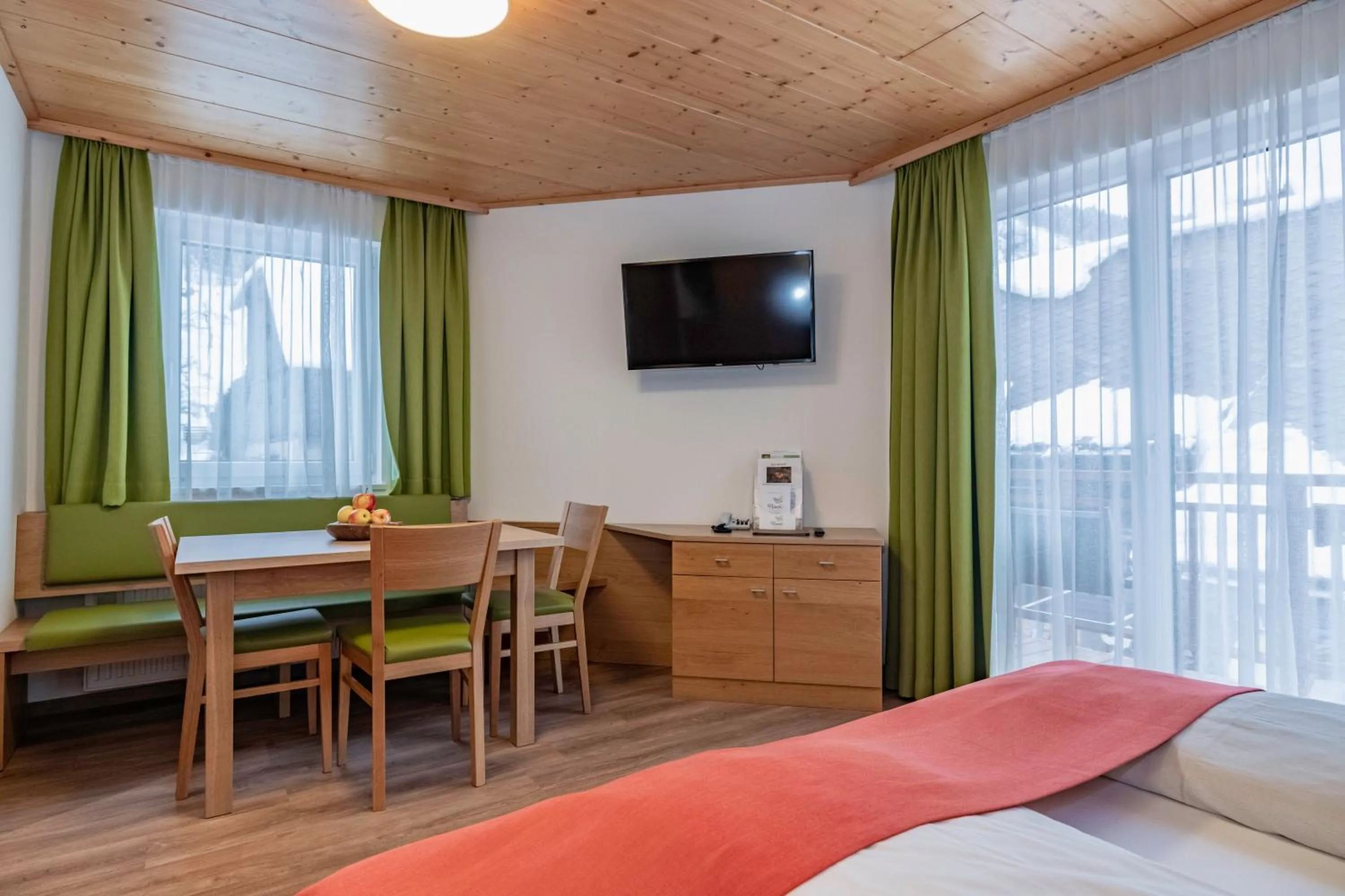 Dining area, Bed in nawu apartments & Restaurant