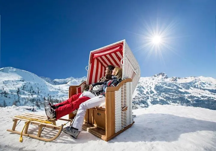 Skiing in nawu apartments & Restaurant