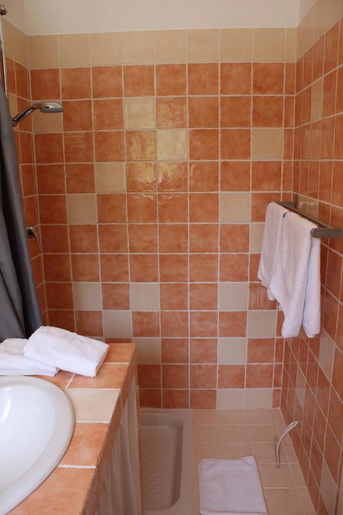 Shower in Bastide Saint Bernard