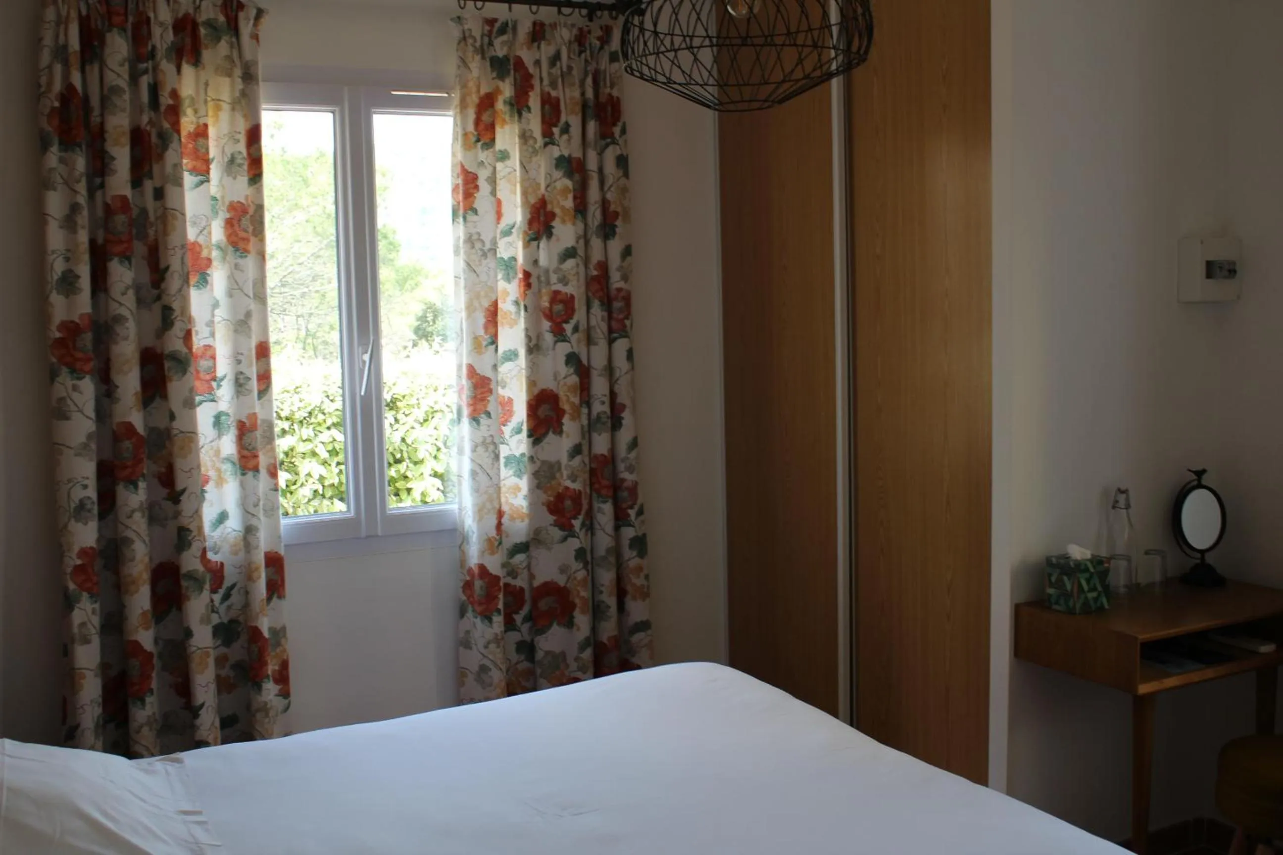 Photo of the whole room, Bed in Bastide Saint Bernard