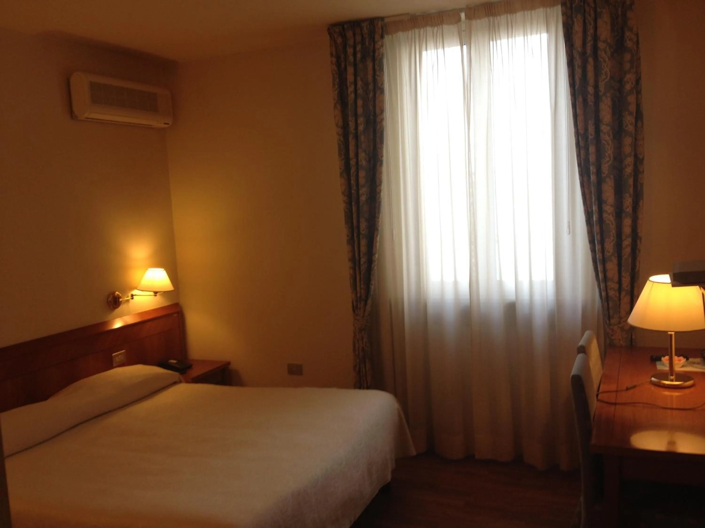 Photo of the whole room, Bed in Hotel Cristallo