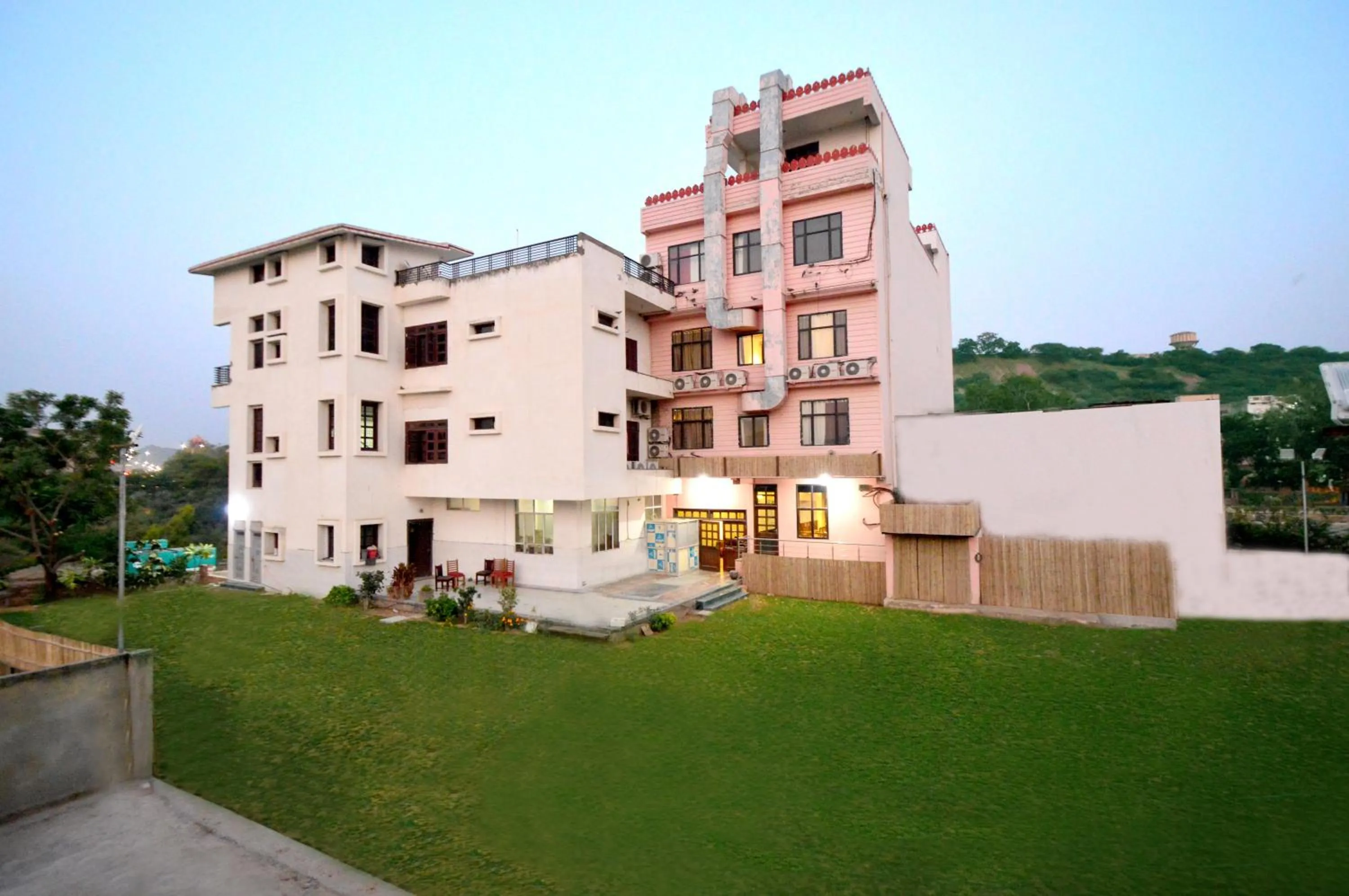 Garden in Hotel Surya Garh