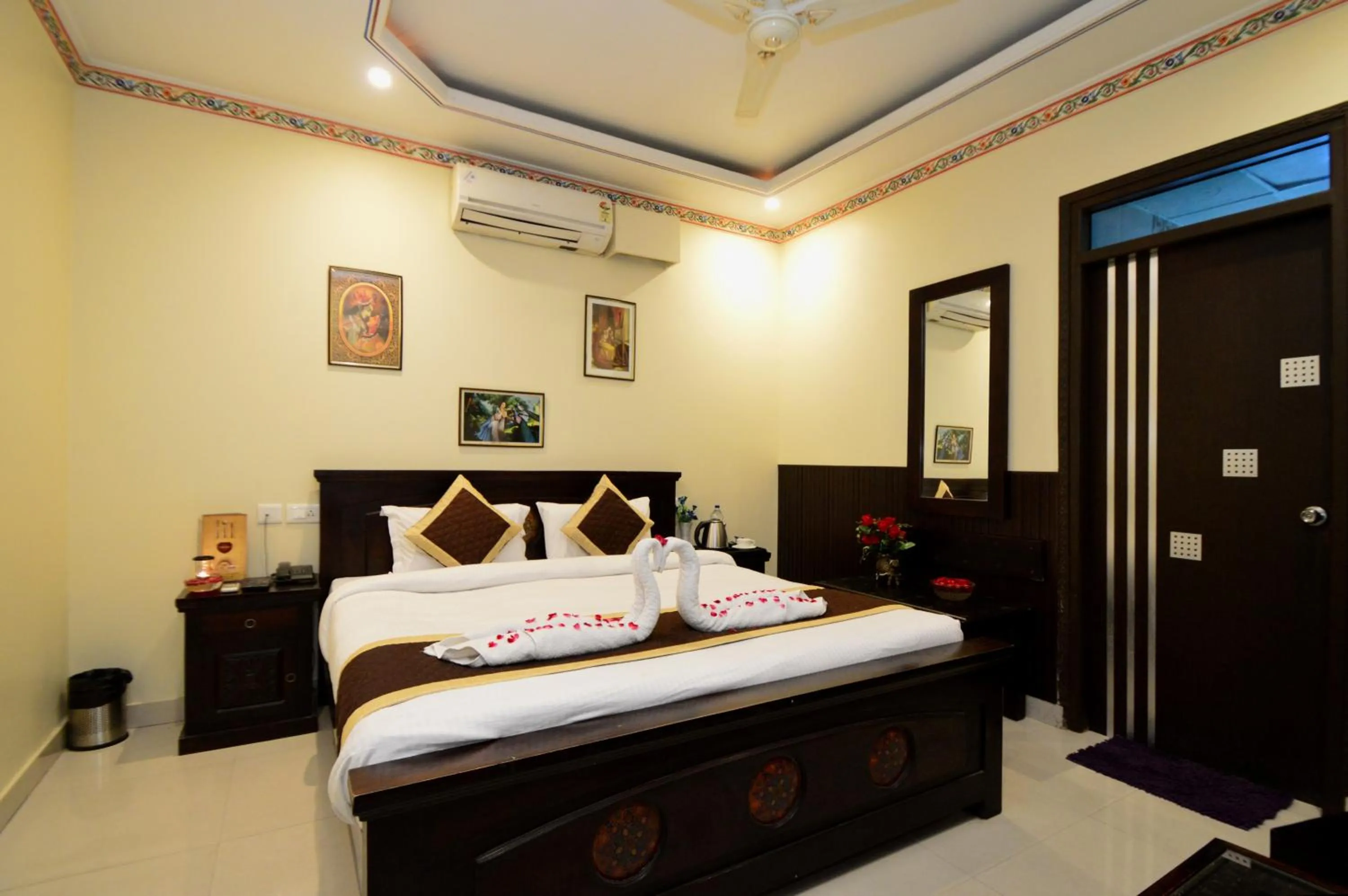 Photo of the whole room, Bed in Hotel Surya Garh