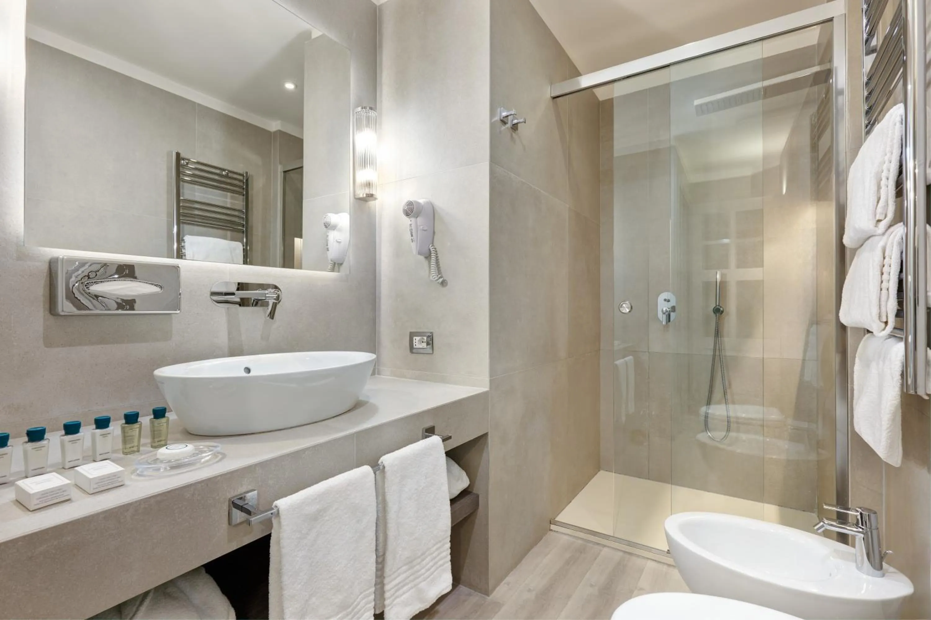 Shower in Terrace Pantheon Relais