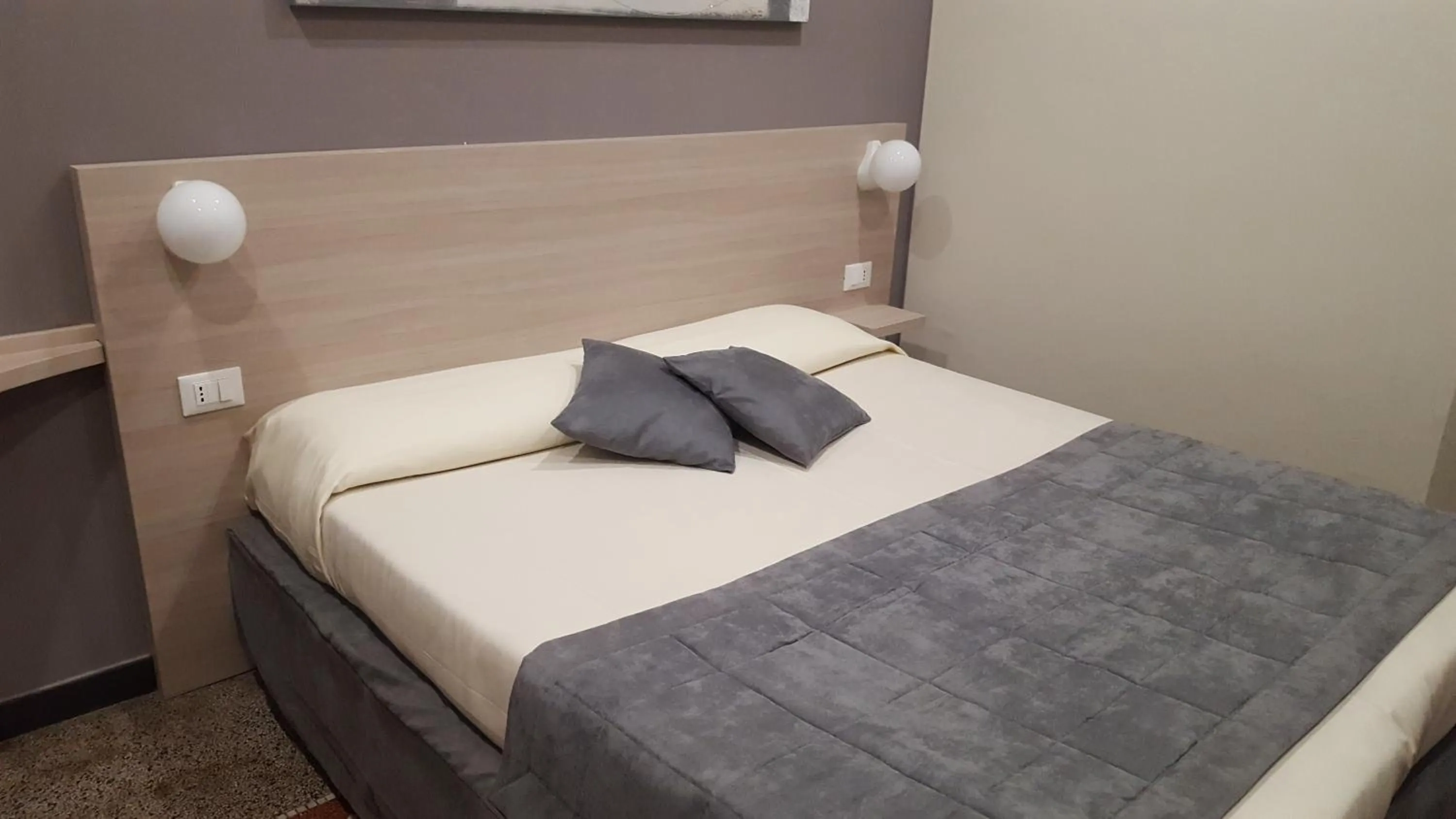 Photo of the whole room, Bed in Hotel Ristorante Milton