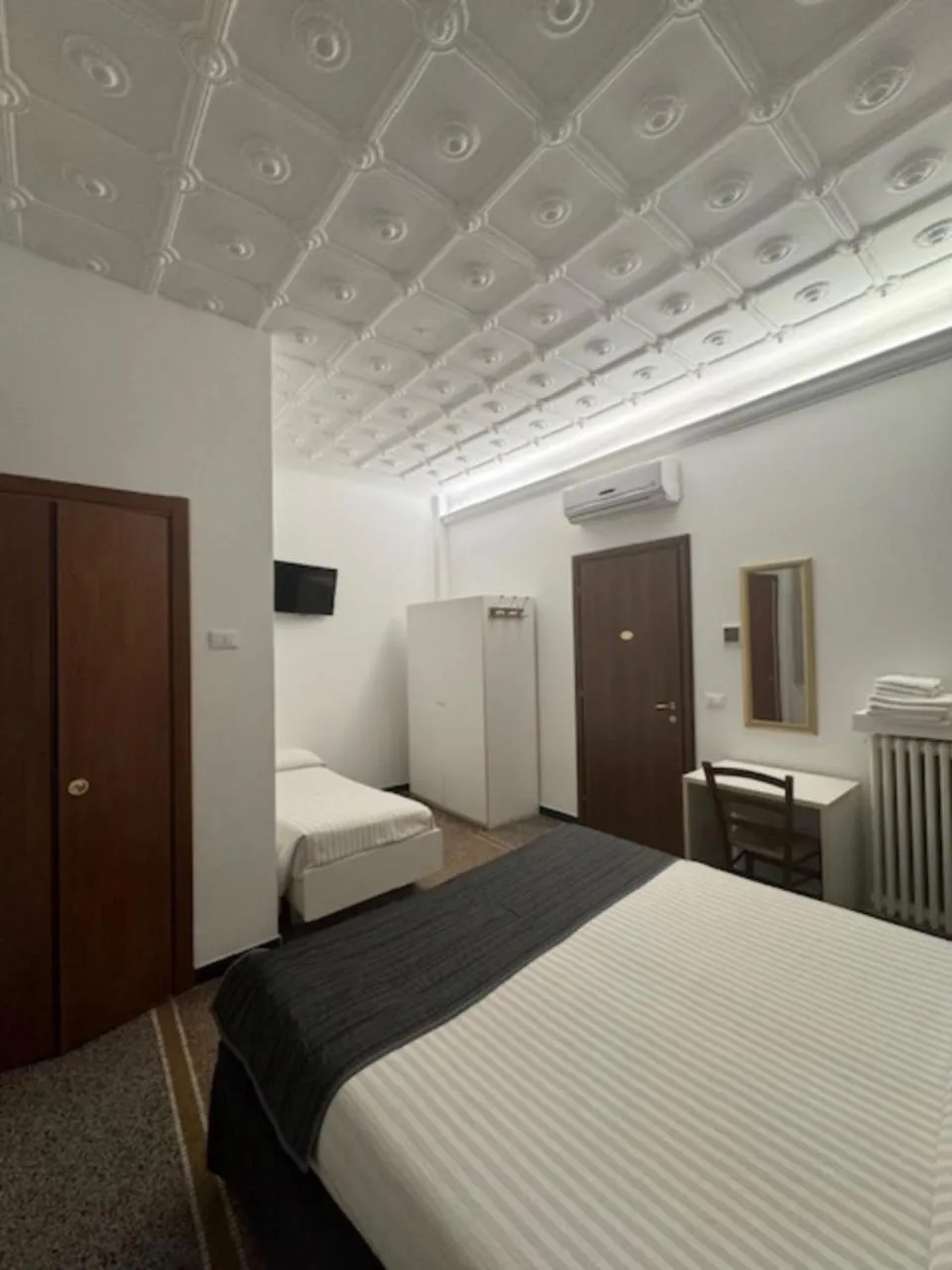 View (from property/room), Bed in Hotel Ristorante Milton