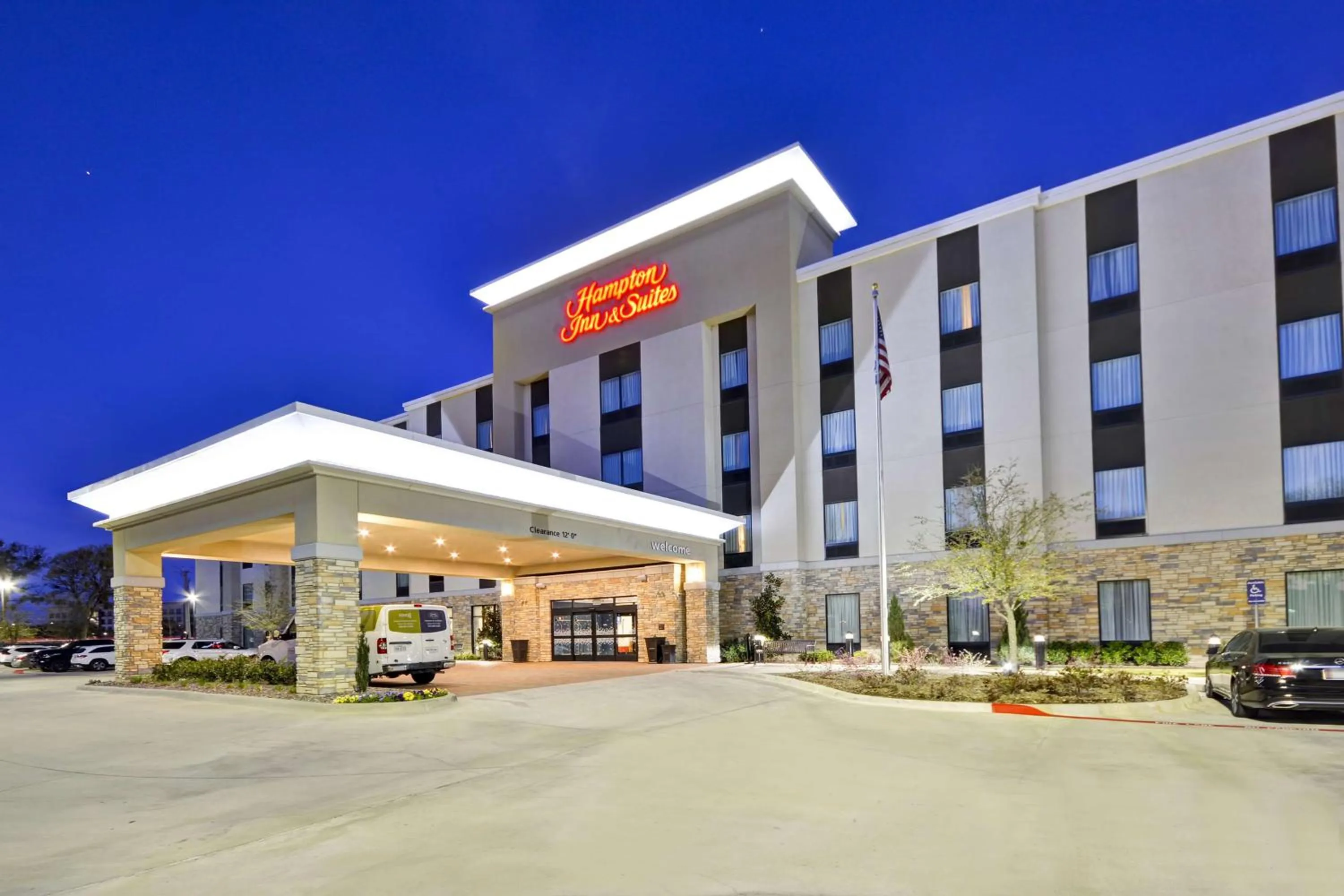 Property building in Hampton Inn & Suites Dallas/Plano-East