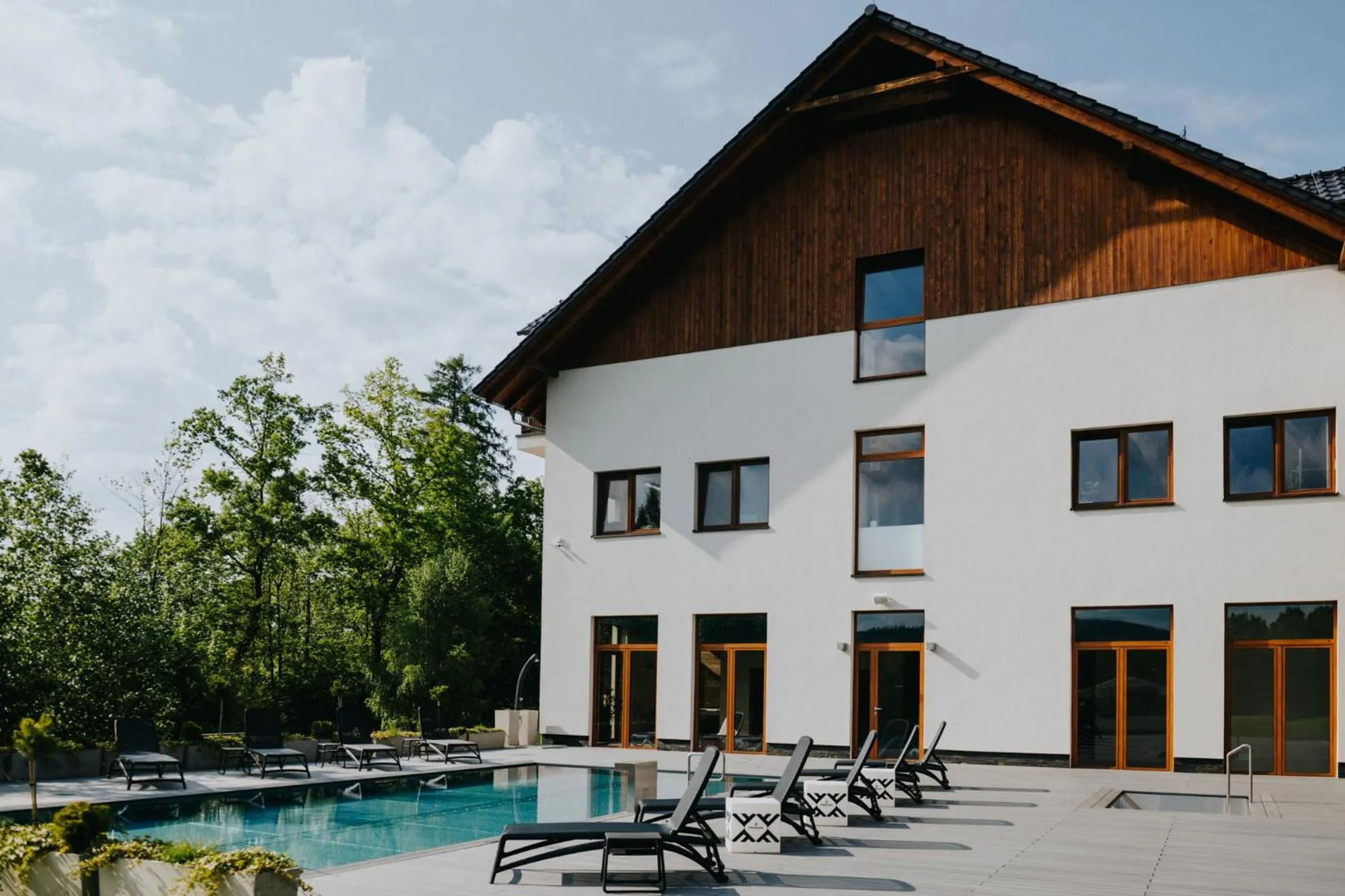 Property building in Aspen Prime Ski & Bike Resort - basen, sauna, jacuzzi, siłownia w cenie pobytu