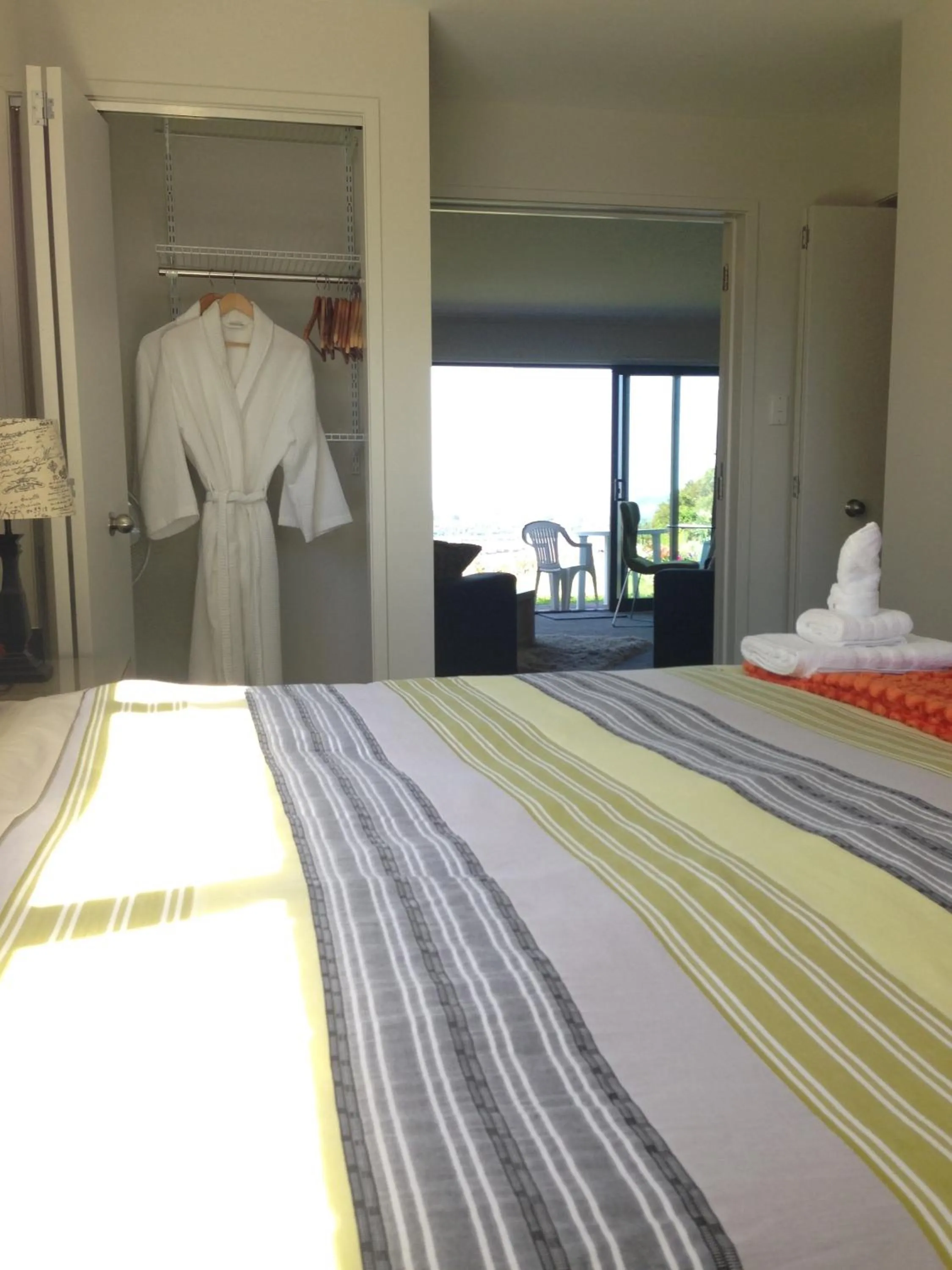 Coffee/tea facilities, Bed in Baywaterviews