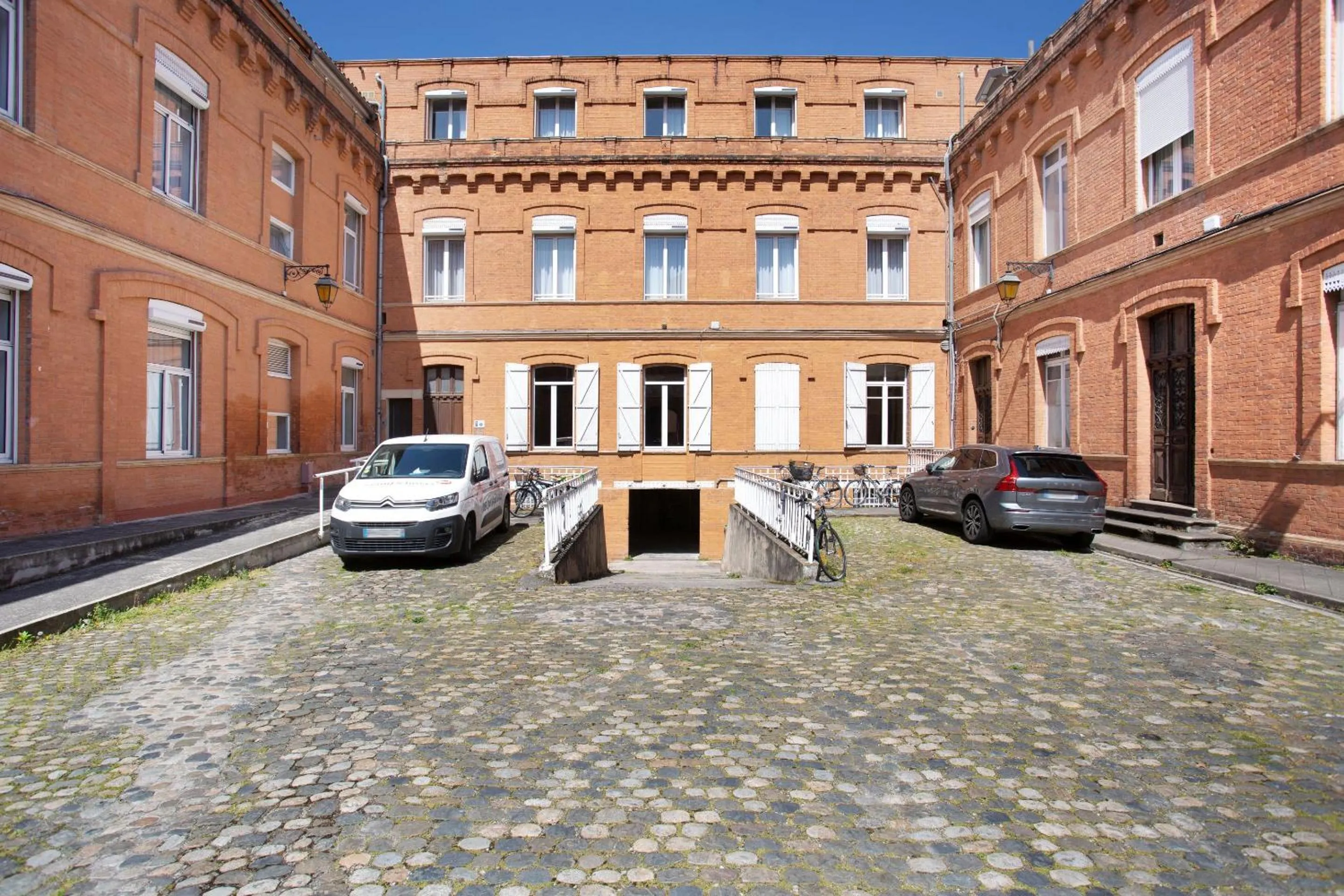 Property building in Appart Hotel Odalys City Toulouse Colombélie