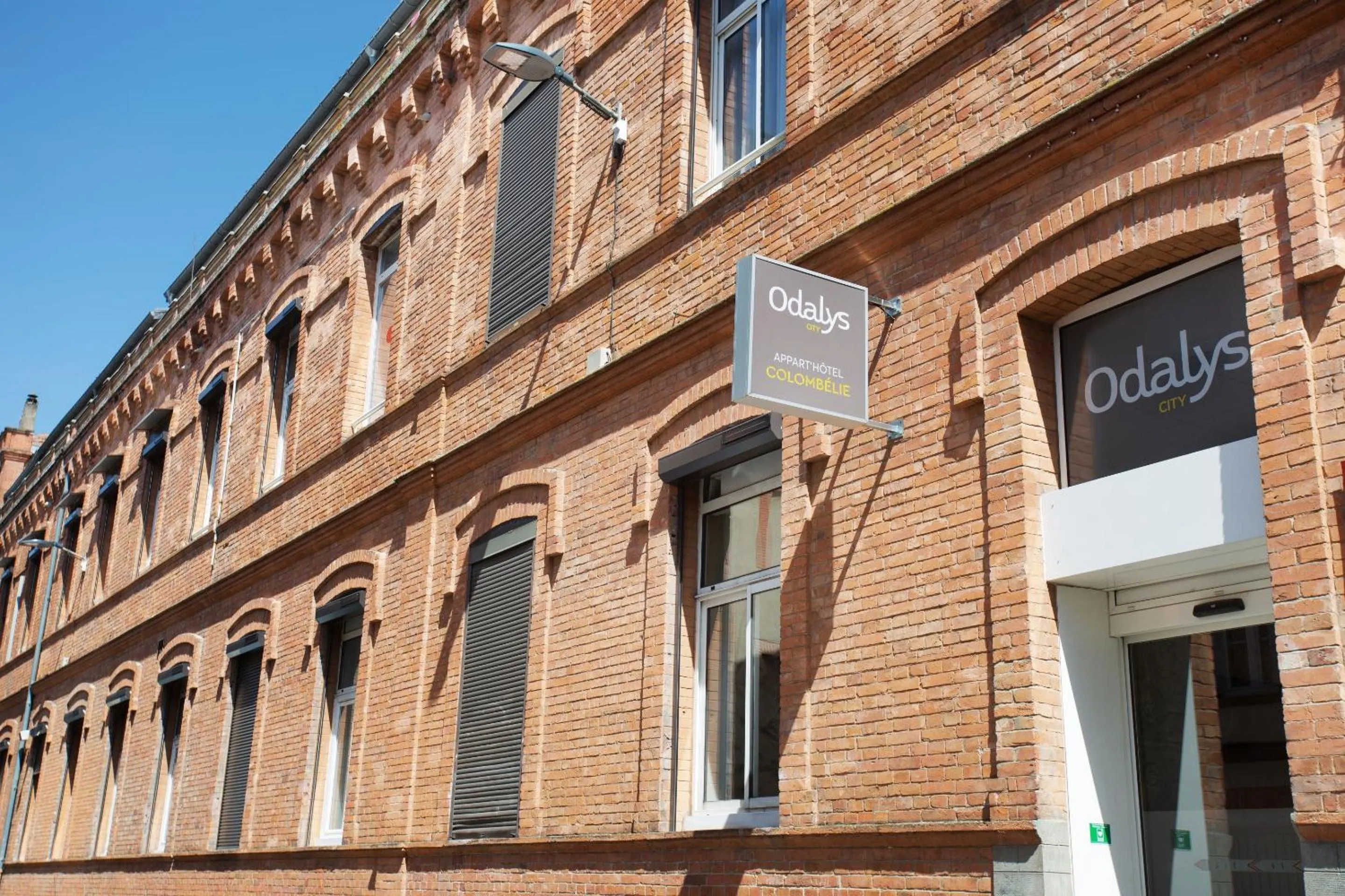 Facade/entrance in Appart Hotel Odalys City Toulouse Colombélie