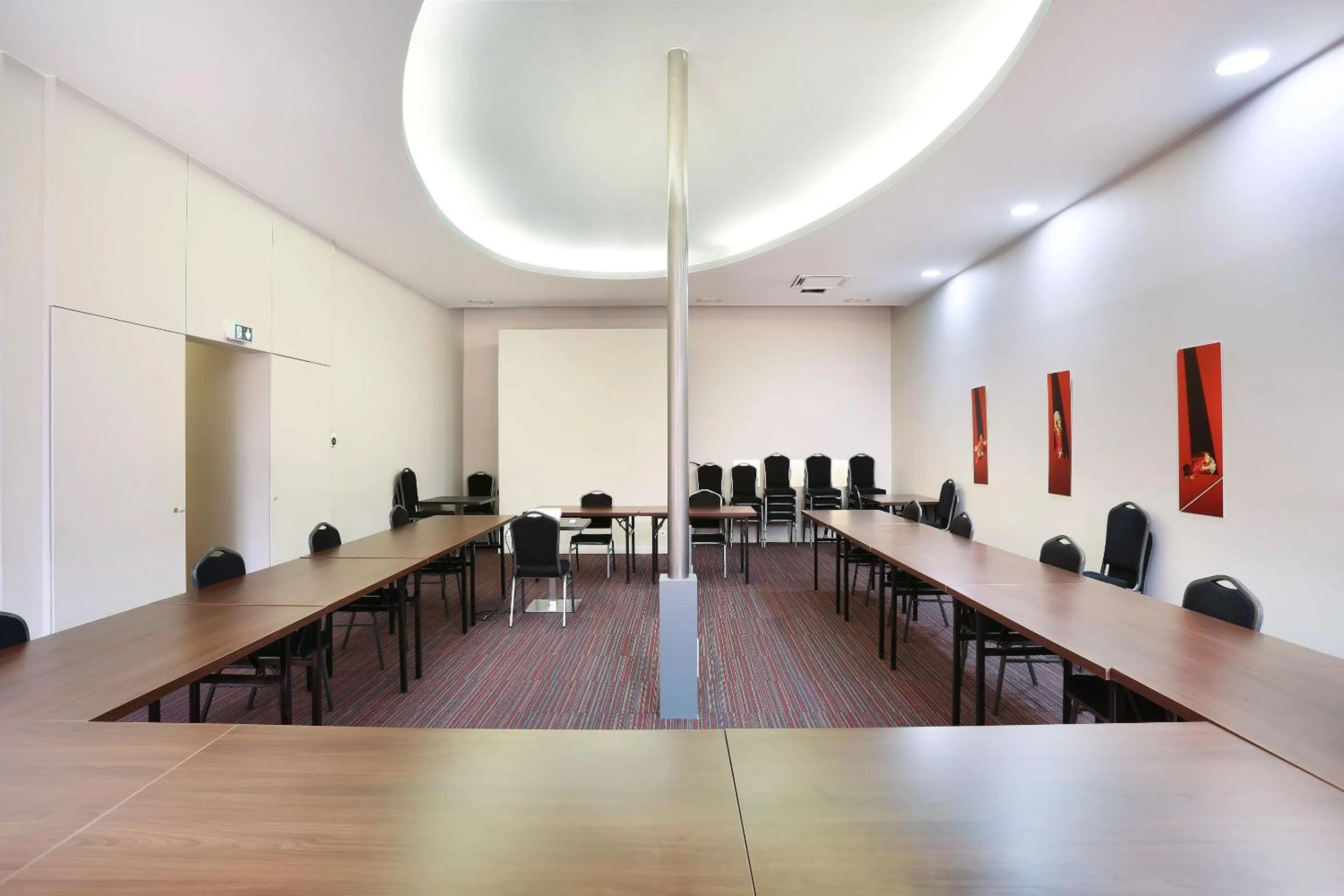Meeting/conference room in Appart Hotel Odalys City Toulouse Colombélie
