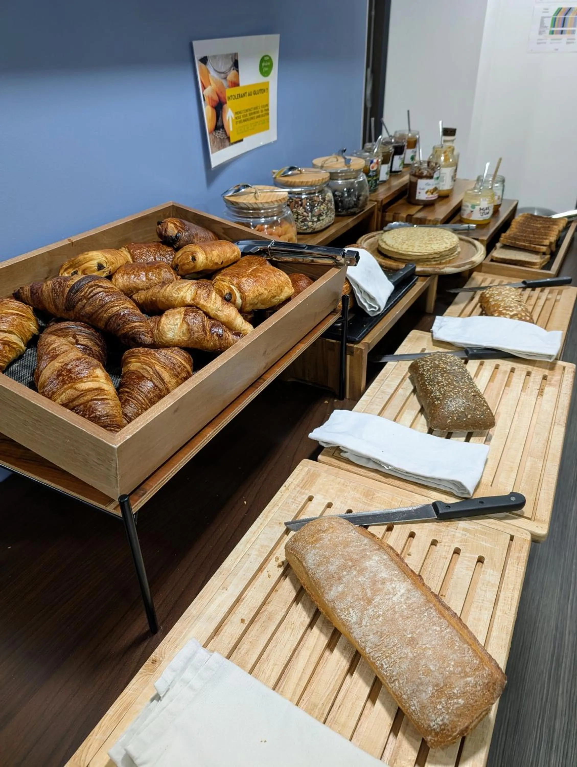 Food and drinks in Appart Hotel Odalys City Toulouse Colombélie