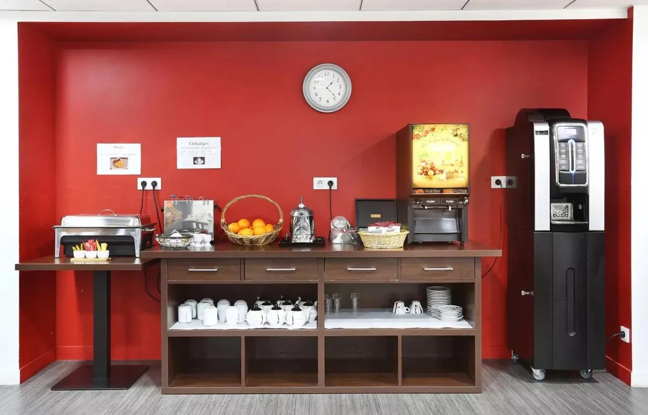 Breakfast in Appart Hotel Odalys City Toulouse Colombélie