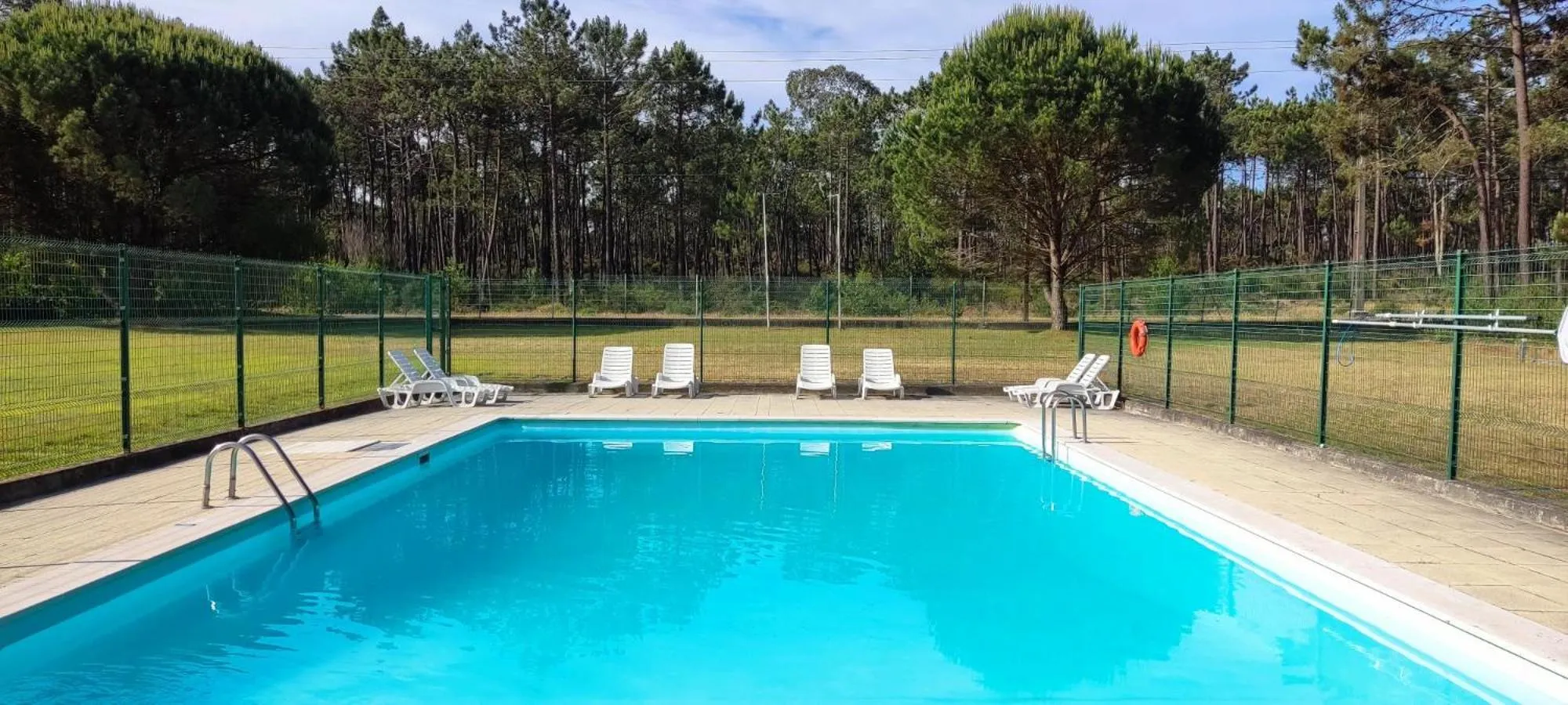 Swimming pool in HI Ovar - Pousada de Juventude