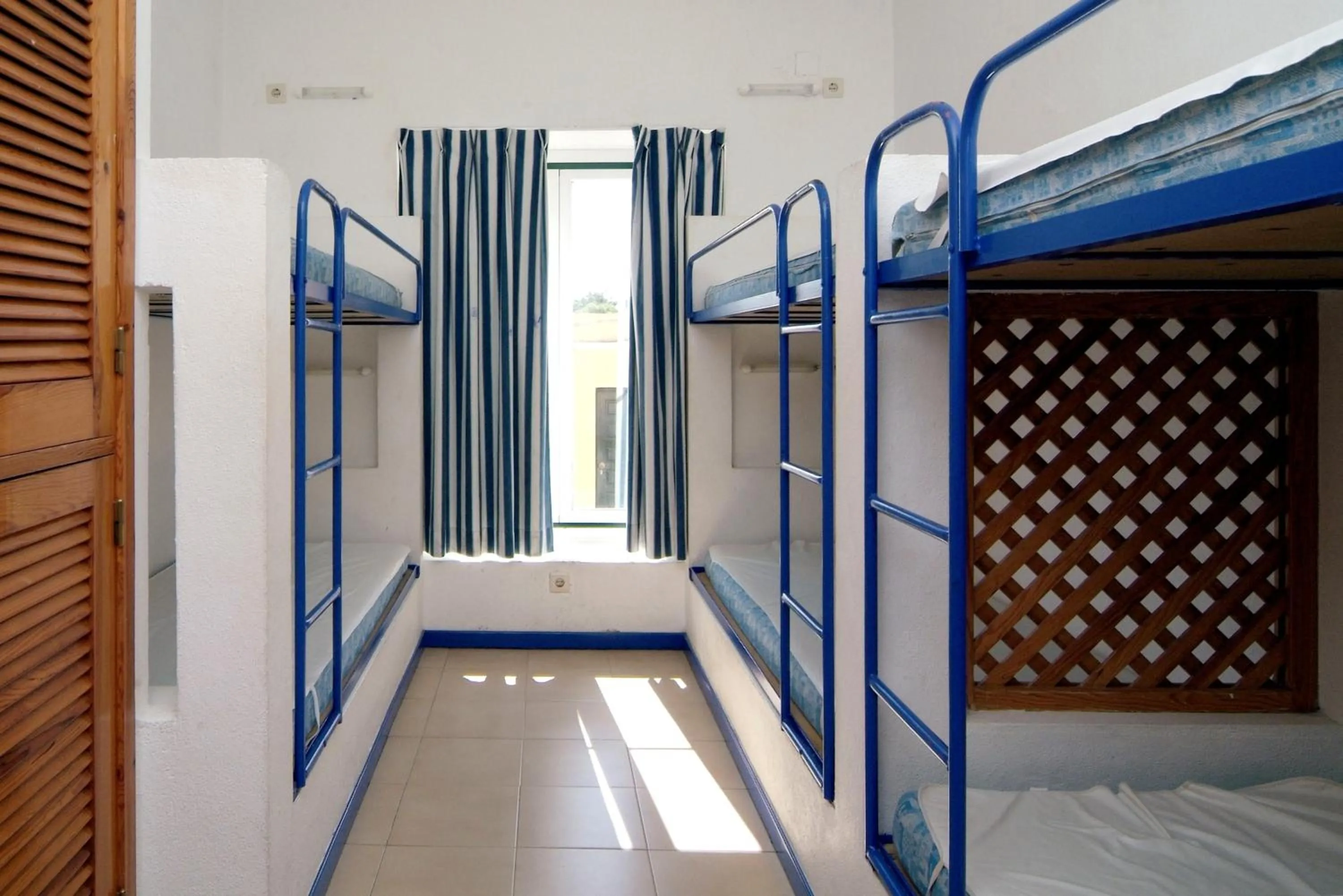 Bedroom, Bed in HI Oeiras – Pousada de Juventude