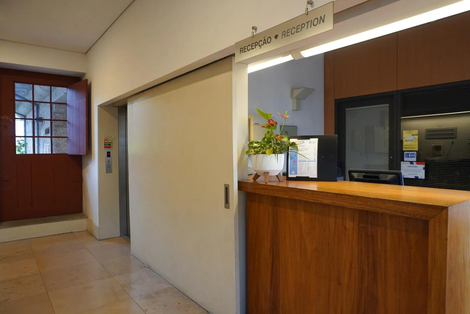 Lobby or reception in HI Guimaraes - Pousada de Juventude