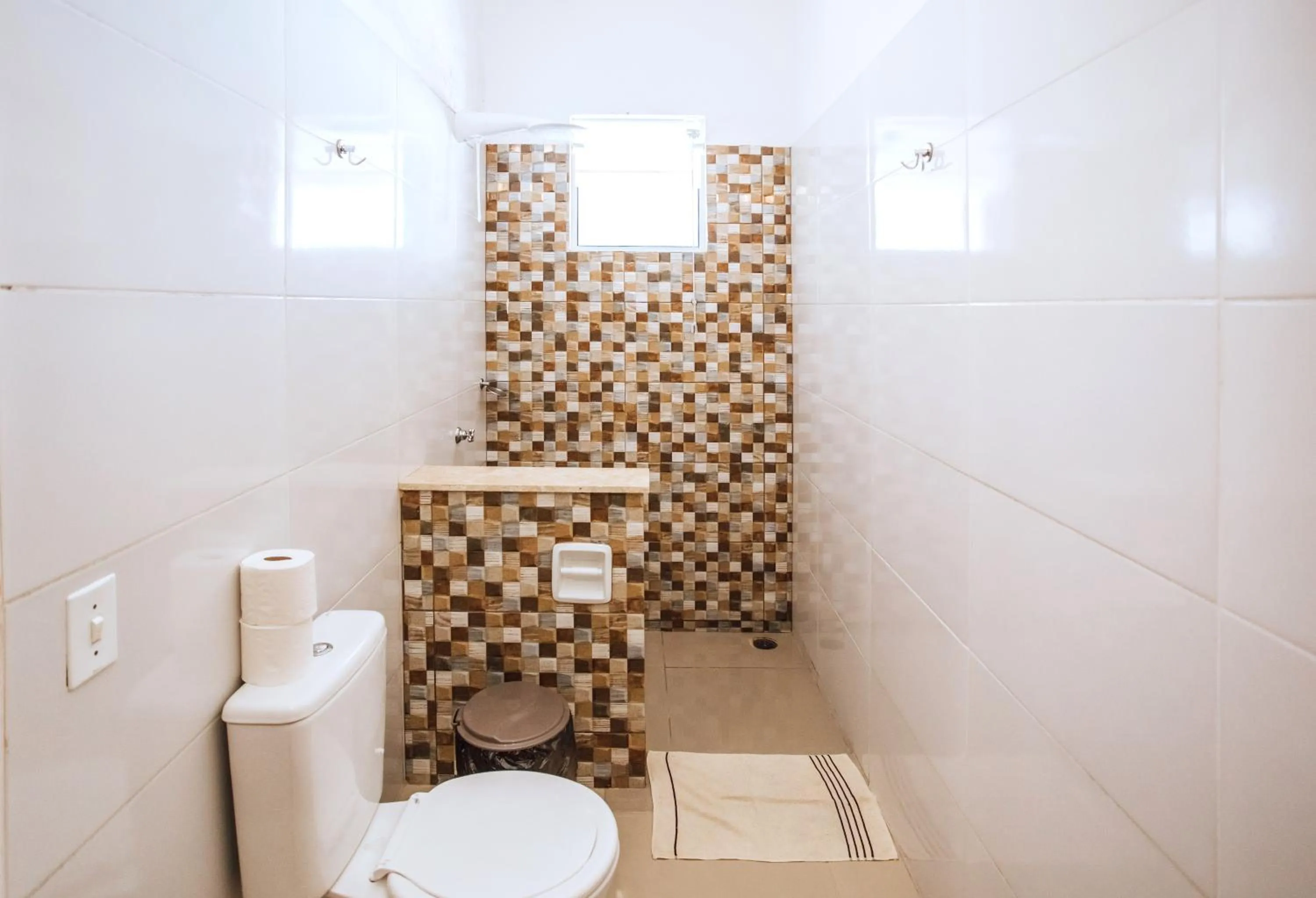 Shower in VELINN Pousada Praia do Perequê