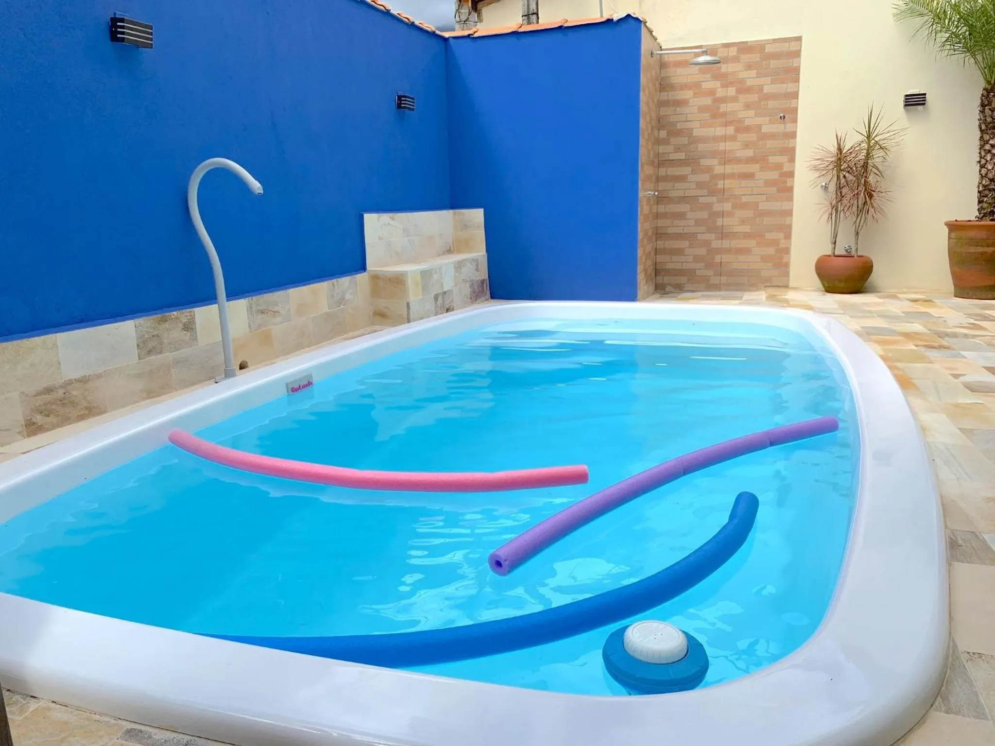 Swimming pool in VELINN Pousada Praia do Perequê