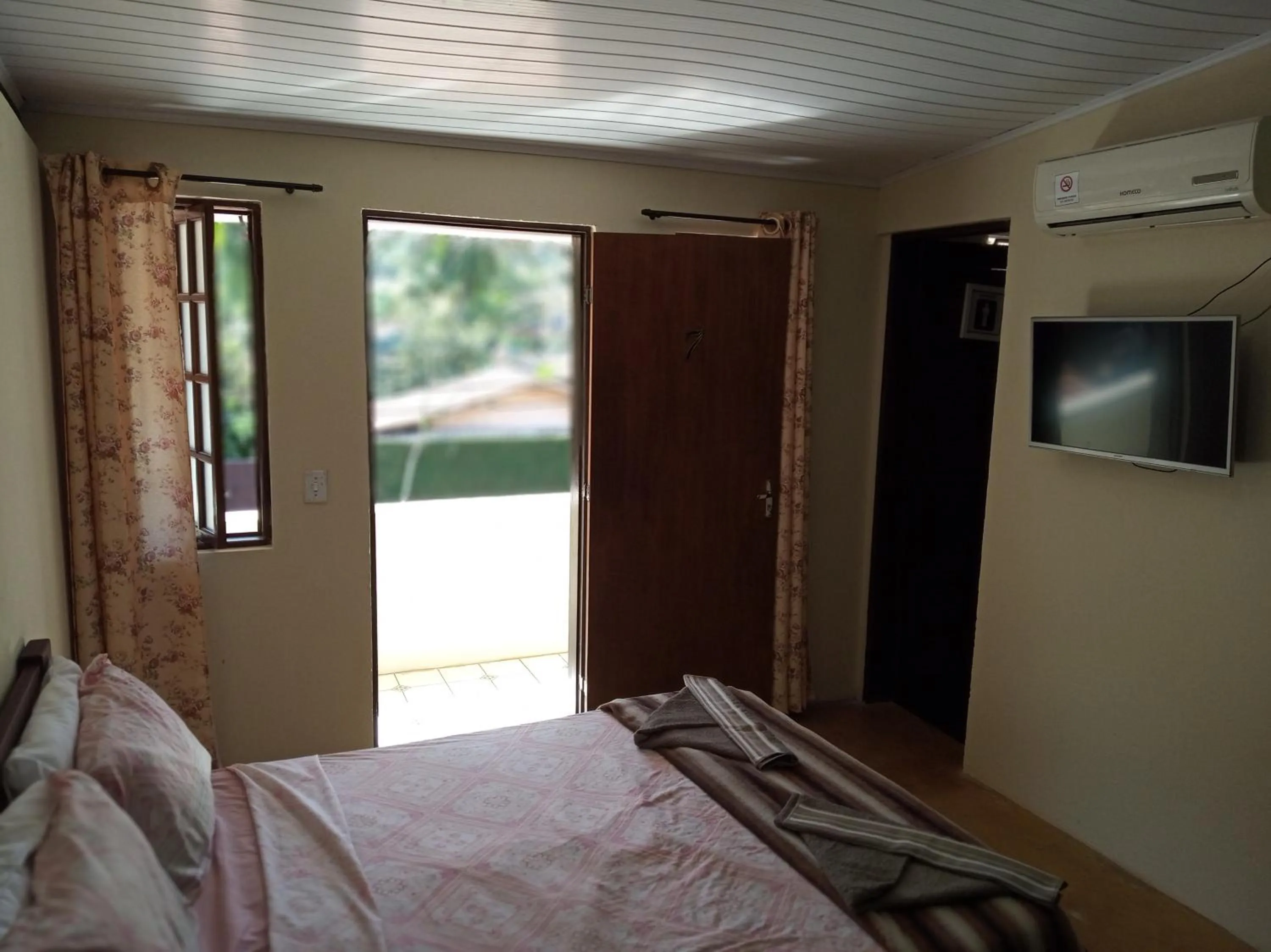 Photo of the whole room, Bed in VELINN Pousada Praia do Perequê