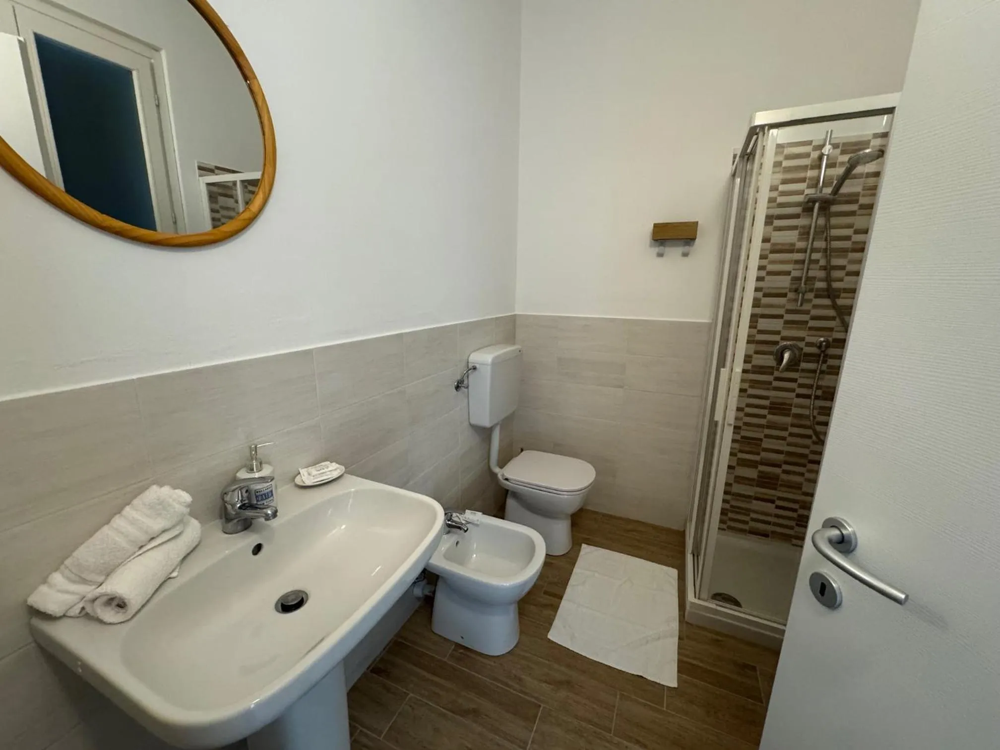 Shower in Albergo Tenco by Bottega