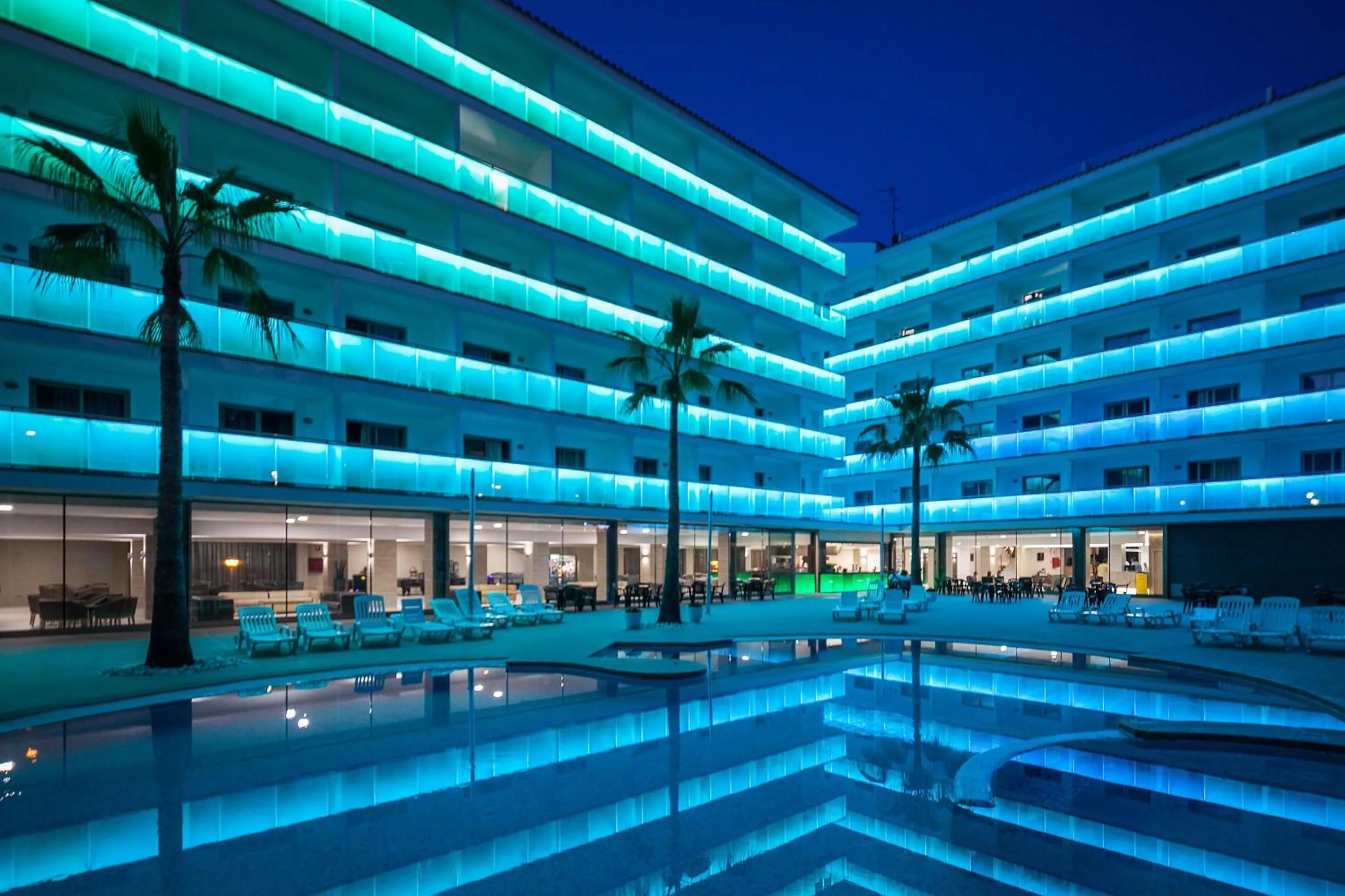Swimming pool in Hotel Best San Francisco